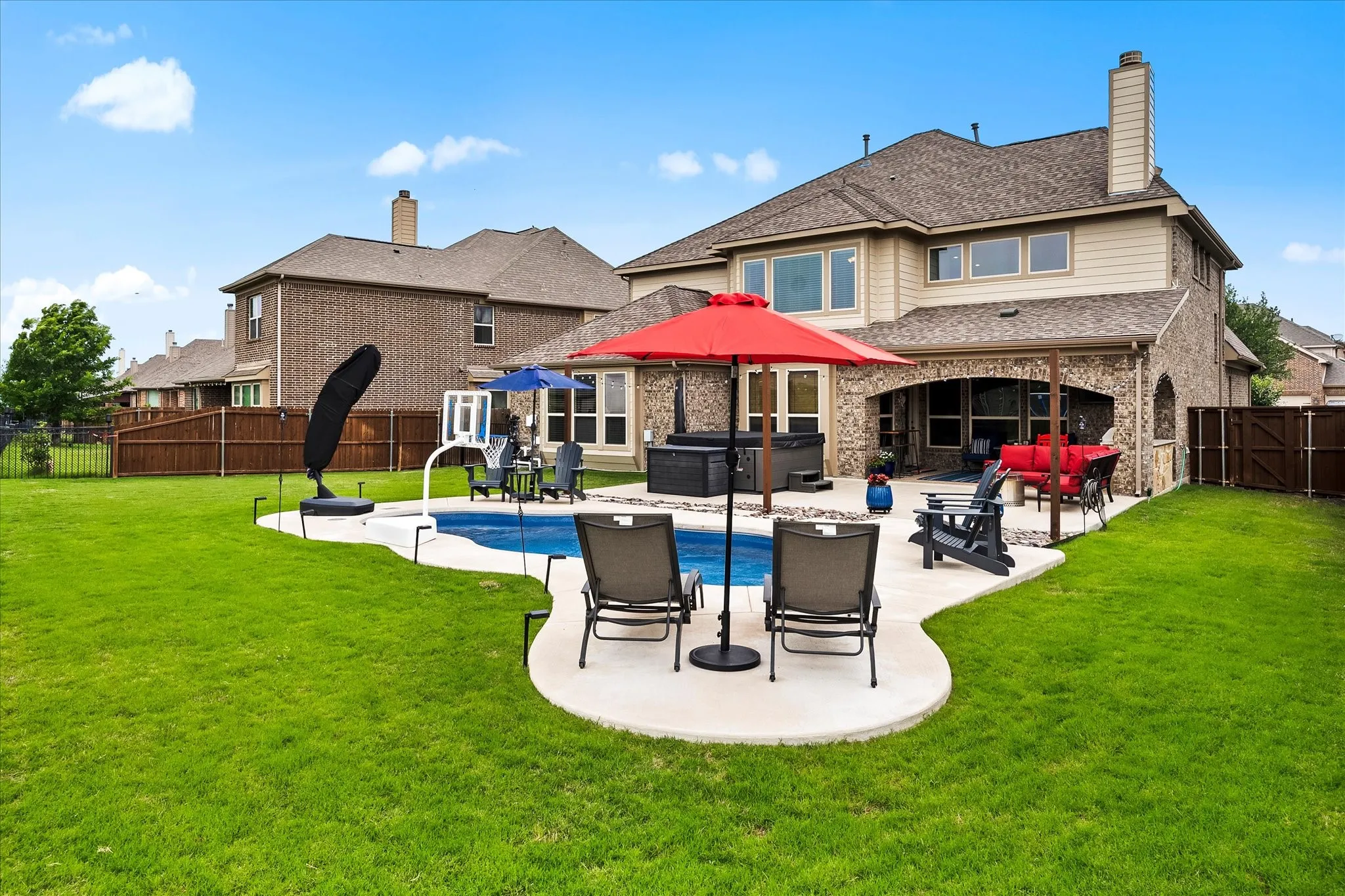 Single Family Residence For Sale in Kaufman County , 1056 Knoxbridge Road, Forney, Texas 75126, 4 Bedroom, 3 Bathroom, 2 Garage spaces, 3,343 Sqft, built in 2013, Preowned, mls#21256380, Real Estate Agent in Forney, Homes For Sale in Kaufman county, Homes For Sale in Forney, Realtor in Forney Texas, Real Estate Brokerage Independent Realty Texas, Luminita Cordes Realtor