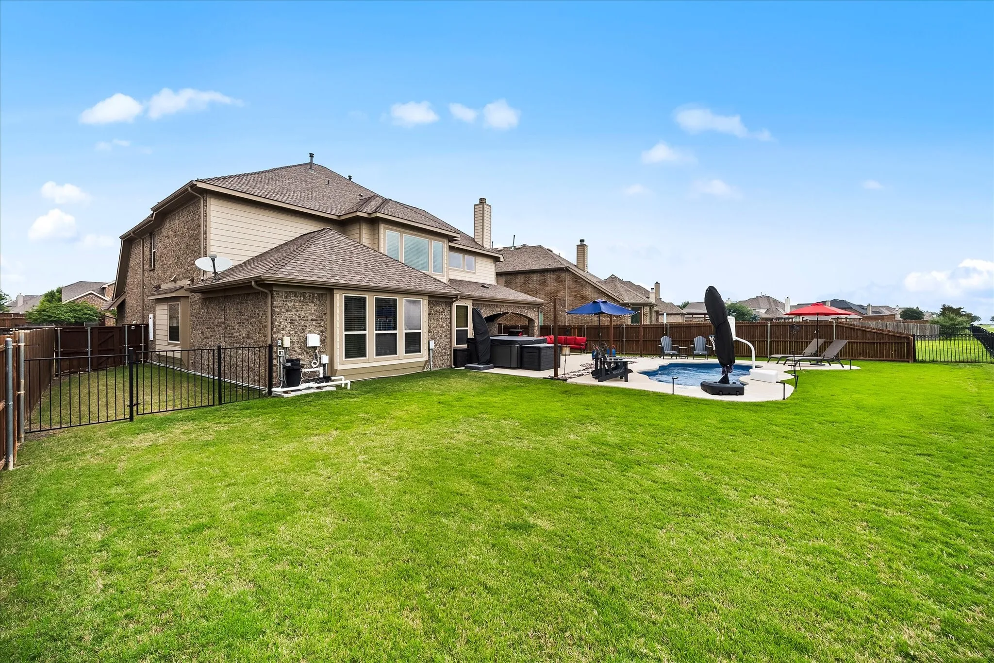 Single Family Residence For Sale in Kaufman County , 1056 Knoxbridge Road, Forney, Texas 75126, 4 Bedroom, 3 Bathroom, 2 Garage spaces, 3,343 Sqft, built in 2013, Preowned, mls#21256380, Real Estate Agent in Forney, Homes For Sale in Kaufman county, Homes For Sale in Forney, Realtor in Forney Texas, Real Estate Brokerage Independent Realty Texas, Luminita Cordes Realtor