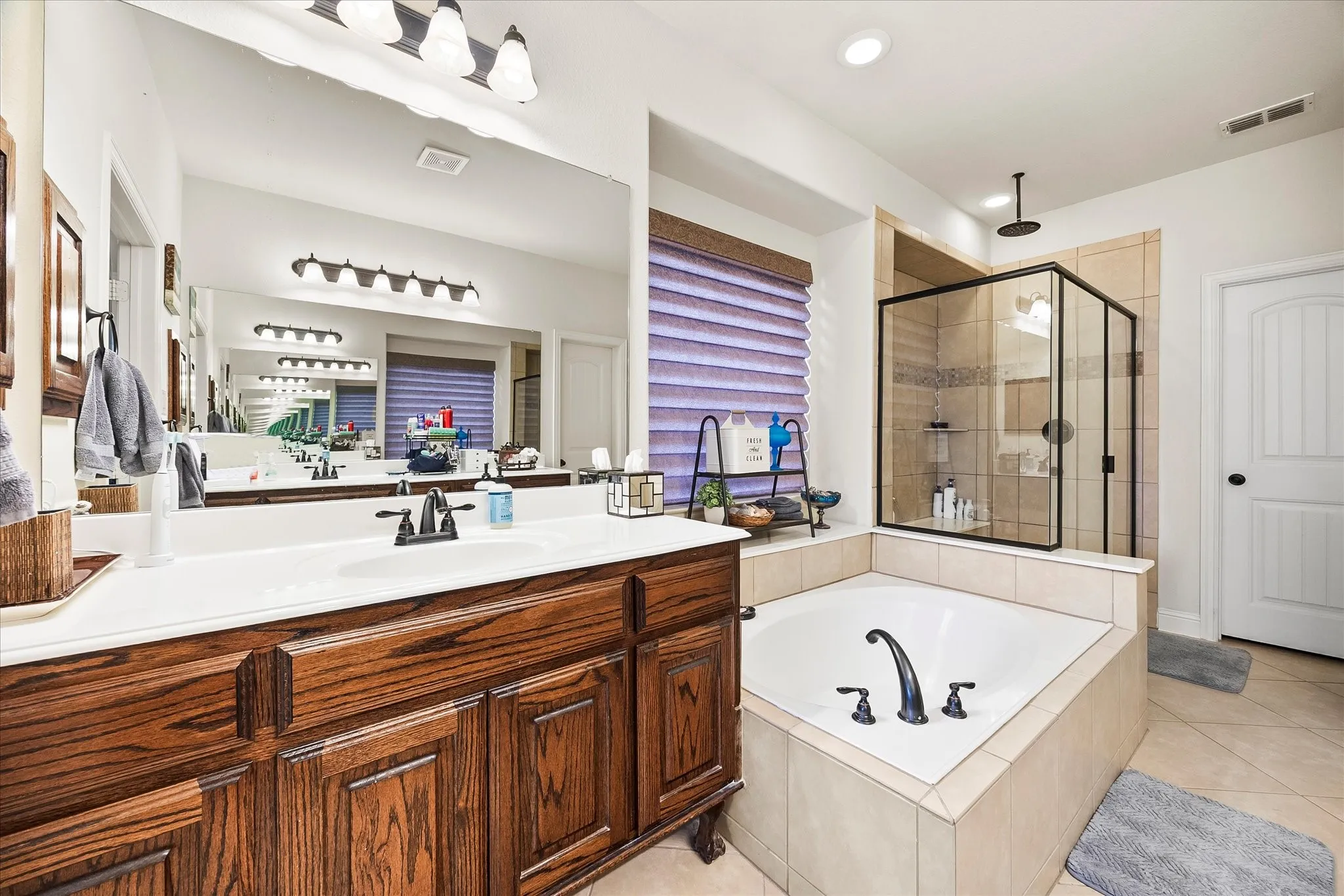 Single Family Residence For Sale in Kaufman County , 1056 Knoxbridge Road, Forney, Texas 75126, 4 Bedroom, 3 Bathroom, 2 Garage spaces, 3,343 Sqft, built in 2013, Preowned, mls#21256380, Real Estate Agent in Forney, Homes For Sale in Kaufman county, Homes For Sale in Forney, Realtor in Forney Texas, Real Estate Brokerage Independent Realty Texas, Luminita Cordes Realtor
