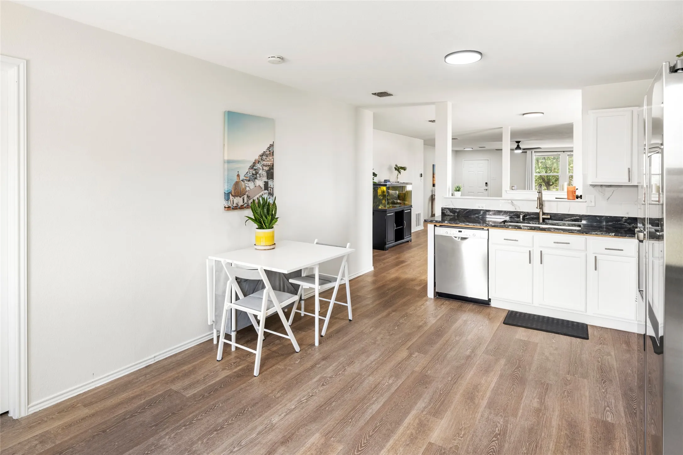 Fantastic laminate flooring throughout this home.....