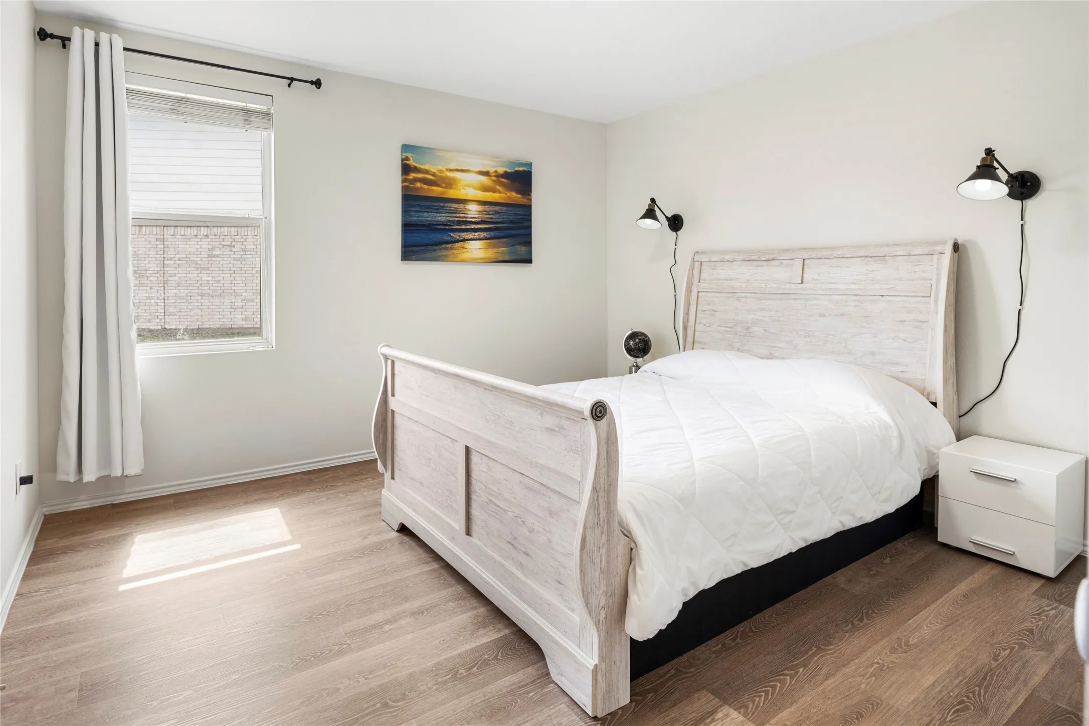 Great sized 2nd bedroom.....