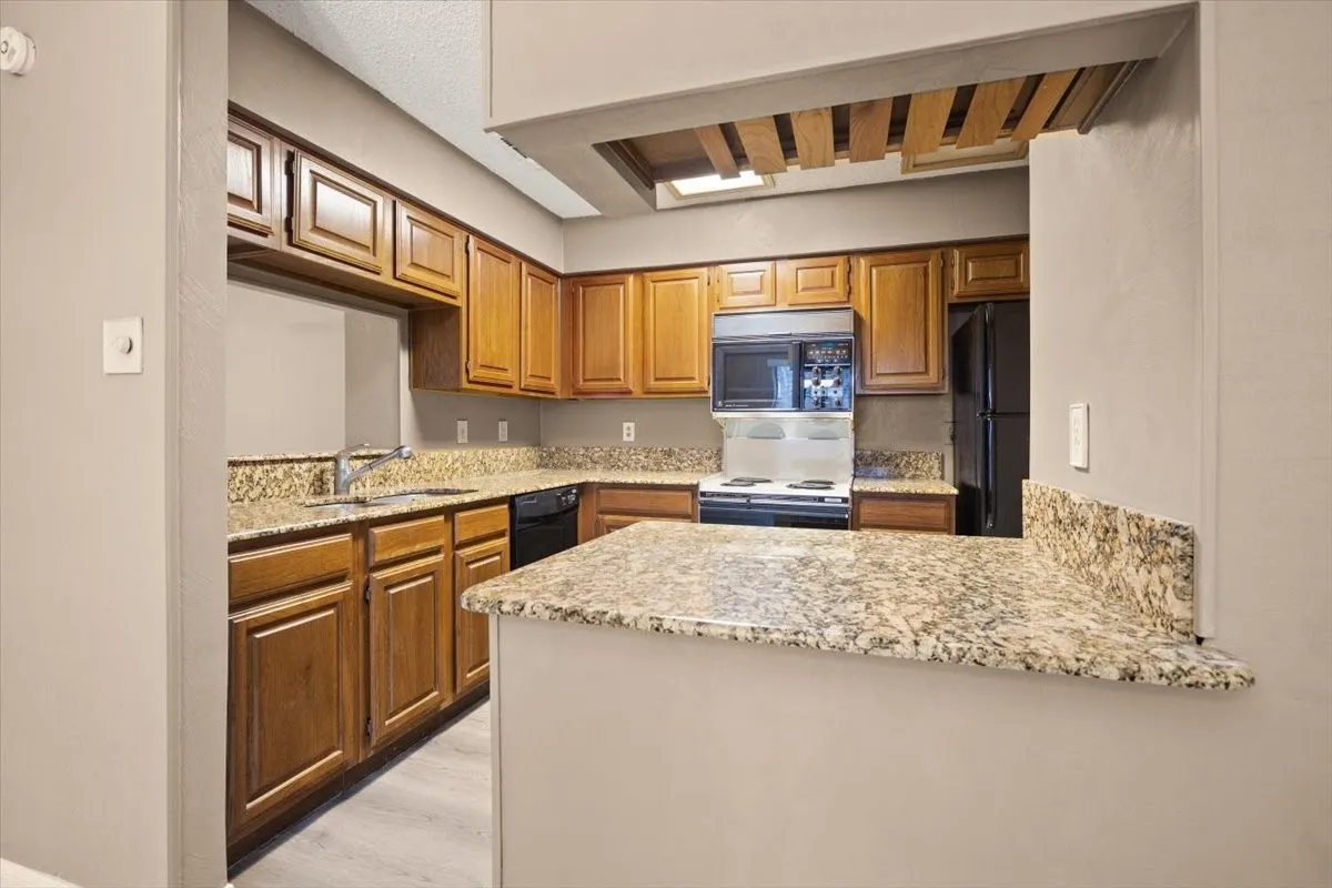 Condominium For Sale in Tarrant County , 1201 Harwell Drive 225, Arlington, Texas 76011, 2 Bedroom, 2 Bathroom, Garage spaces, 1,229 Sqft, built in 1981, Preowned, mls#21255074, Real Estate Agent in Arlington, Homes For Sale in Tarrant county, Homes For Sale in Arlington, Realtor in Arlington Texas, Real Estate Brokerage Independent Realty Texas, Luminita Cordes Realtor