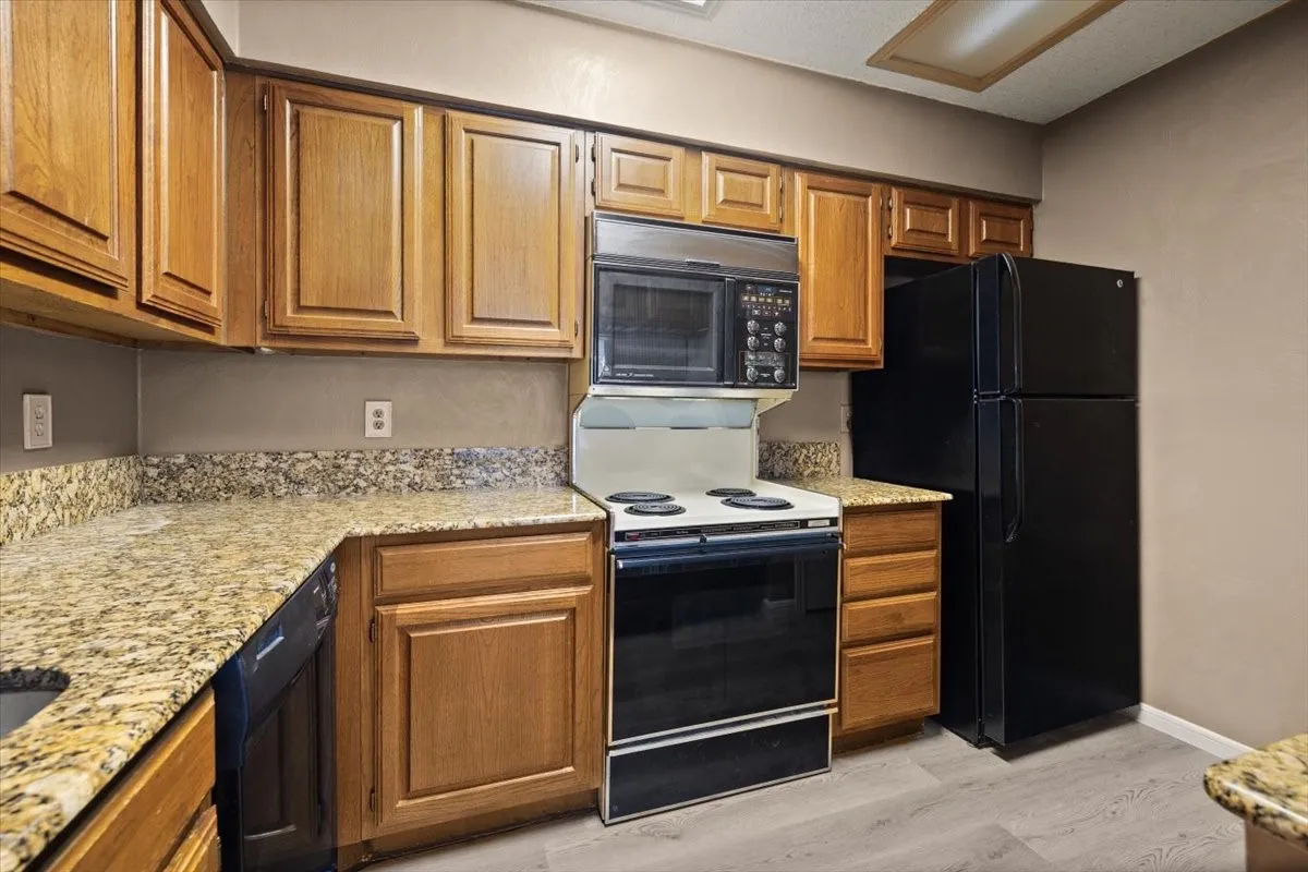 Condominium For Sale in Tarrant County , 1201 Harwell Drive 225, Arlington, Texas 76011, 2 Bedroom, 2 Bathroom, Garage spaces, 1,229 Sqft, built in 1981, Preowned, mls#21255074, Real Estate Agent in Arlington, Homes For Sale in Tarrant county, Homes For Sale in Arlington, Realtor in Arlington Texas, Real Estate Brokerage Independent Realty Texas, Luminita Cordes Realtor