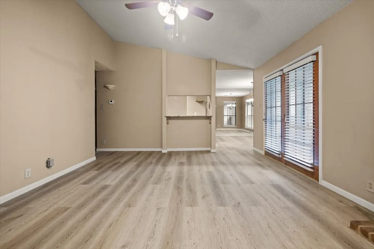 Condominium For Sale in Tarrant County , 1201 Harwell Drive 225, Arlington, Texas 76011, 2 Bedroom, 2 Bathroom, Garage spaces, 1,229 Sqft, built in 1981, Preowned, mls#21255074, Real Estate Agent in Arlington, Homes For Sale in Tarrant county, Homes For Sale in Arlington, Realtor in Arlington Texas, Real Estate Brokerage Independent Realty Texas, Luminita Cordes Realtor