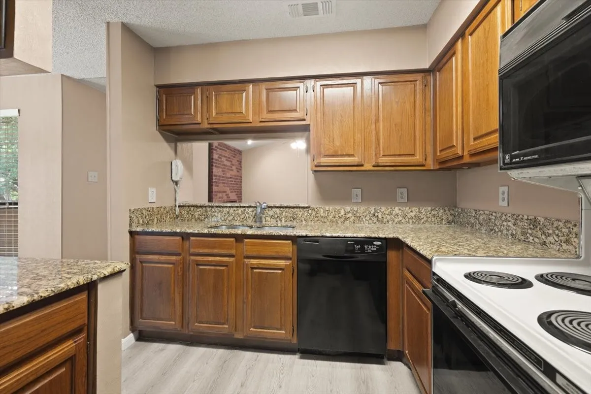 Condominium For Sale in Tarrant County , 1201 Harwell Drive 225, Arlington, Texas 76011, 2 Bedroom, 2 Bathroom, Garage spaces, 1,229 Sqft, built in 1981, Preowned, mls#21255074, Real Estate Agent in Arlington, Homes For Sale in Tarrant county, Homes For Sale in Arlington, Realtor in Arlington Texas, Real Estate Brokerage Independent Realty Texas, Luminita Cordes Realtor