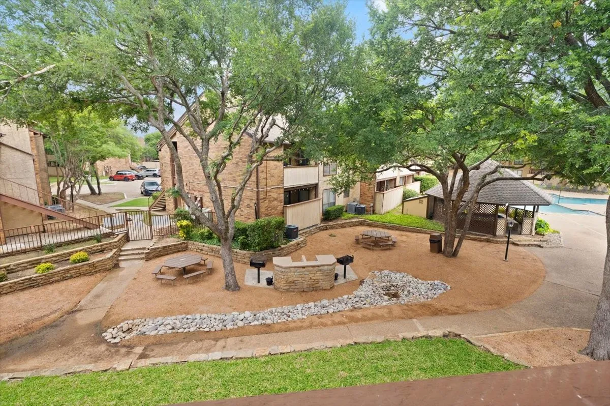 Condominium For Sale in Tarrant County , 1201 Harwell Drive 225, Arlington, Texas 76011, 2 Bedroom, 2 Bathroom, Garage spaces, 1,229 Sqft, built in 1981, Preowned, mls#21255074, Real Estate Agent in Arlington, Homes For Sale in Tarrant county, Homes For Sale in Arlington, Realtor in Arlington Texas, Real Estate Brokerage Independent Realty Texas, Luminita Cordes Realtor