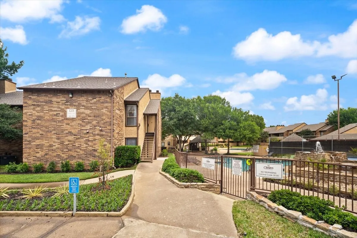 Condominium For Sale in Tarrant County , 1201 Harwell Drive 225, Arlington, Texas 76011, 2 Bedroom, 2 Bathroom, Garage spaces, 1,229 Sqft, built in 1981, Preowned, mls#21255074, Real Estate Agent in Arlington, Homes For Sale in Tarrant county, Homes For Sale in Arlington, Realtor in Arlington Texas, Real Estate Brokerage Independent Realty Texas, Luminita Cordes Realtor