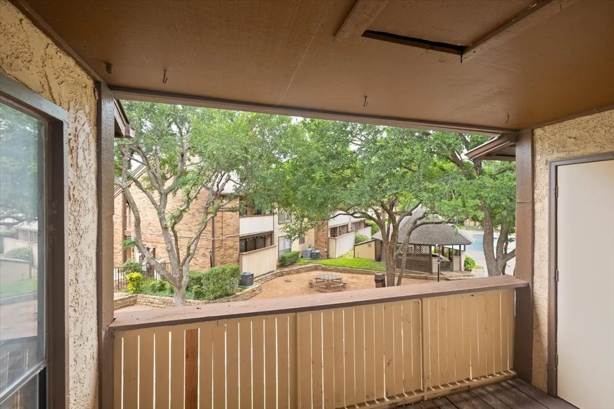 Condominium For Sale in Tarrant County , 1201 Harwell Drive 225, Arlington, Texas 76011, 2 Bedroom, 2 Bathroom, Garage spaces, 1,229 Sqft, built in 1981, Preowned, mls#21255074, Real Estate Agent in Arlington, Homes For Sale in Tarrant county, Homes For Sale in Arlington, Realtor in Arlington Texas, Real Estate Brokerage Independent Realty Texas, Luminita Cordes Realtor