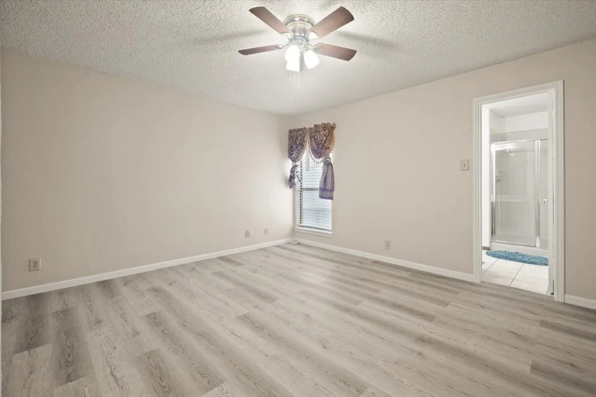 Condominium For Sale in Tarrant County , 1201 Harwell Drive 225, Arlington, Texas 76011, 2 Bedroom, 2 Bathroom, Garage spaces, 1,229 Sqft, built in 1981, Preowned, mls#21255074, Real Estate Agent in Arlington, Homes For Sale in Tarrant county, Homes For Sale in Arlington, Realtor in Arlington Texas, Real Estate Brokerage Independent Realty Texas, Luminita Cordes Realtor