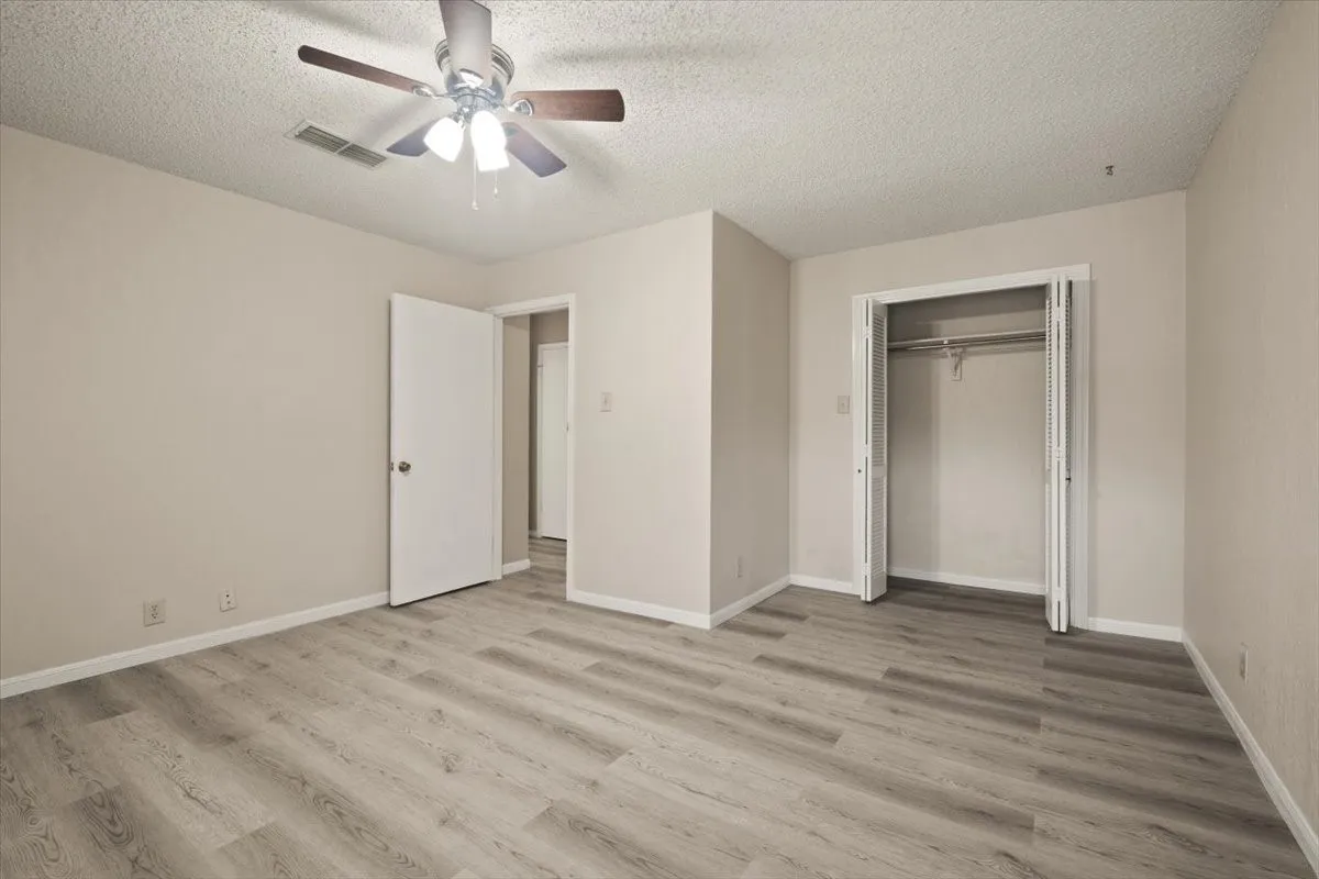 Condominium For Sale in Tarrant County , 1201 Harwell Drive 225, Arlington, Texas 76011, 2 Bedroom, 2 Bathroom, Garage spaces, 1,229 Sqft, built in 1981, Preowned, mls#21255074, Real Estate Agent in Arlington, Homes For Sale in Tarrant county, Homes For Sale in Arlington, Realtor in Arlington Texas, Real Estate Brokerage Independent Realty Texas, Luminita Cordes Realtor