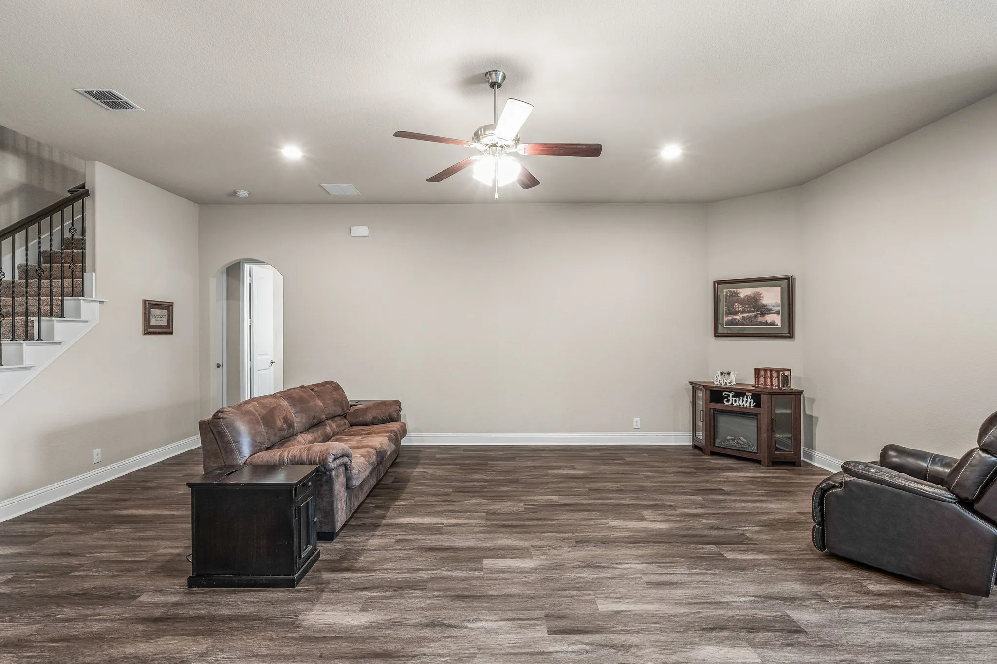 Single Family Residence For Sale in Collin County , 4507 Mimosa Drive, Melissa, Texas 75454, 4 Bedroom, 3 Bathroom, 2 Garage spaces, 3,460 Sqft, built in 2016, mls#21256330, Real Estate Agent in Melissa, Homes For Sale in Collin county, Homes For Sale in Melissa, Realtor in Melissa Texas, Real Estate Brokerage Independent Realty Texas, Luminita Cordes Realtor
