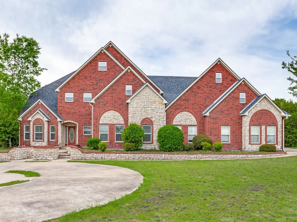 Single Family Residence For Sale in Grayson County , 12900 Fm 121 W, Van Alstyne, Texas 75495, 6 Bedrooms, 4 Bathrooms, 10 Garage spaces, 8,454 Sqft, built in 2000, Price $1,599,900, mls#21251461, Real Estate Agent in Van Alstyne, Homes For Sale in Grayson county, Homes For Sale in Van Alstyne, Realtor in Van Alstyne Texas, Real Estate Brokerage Independent Realty Texas, Luminita Cordes Realtor