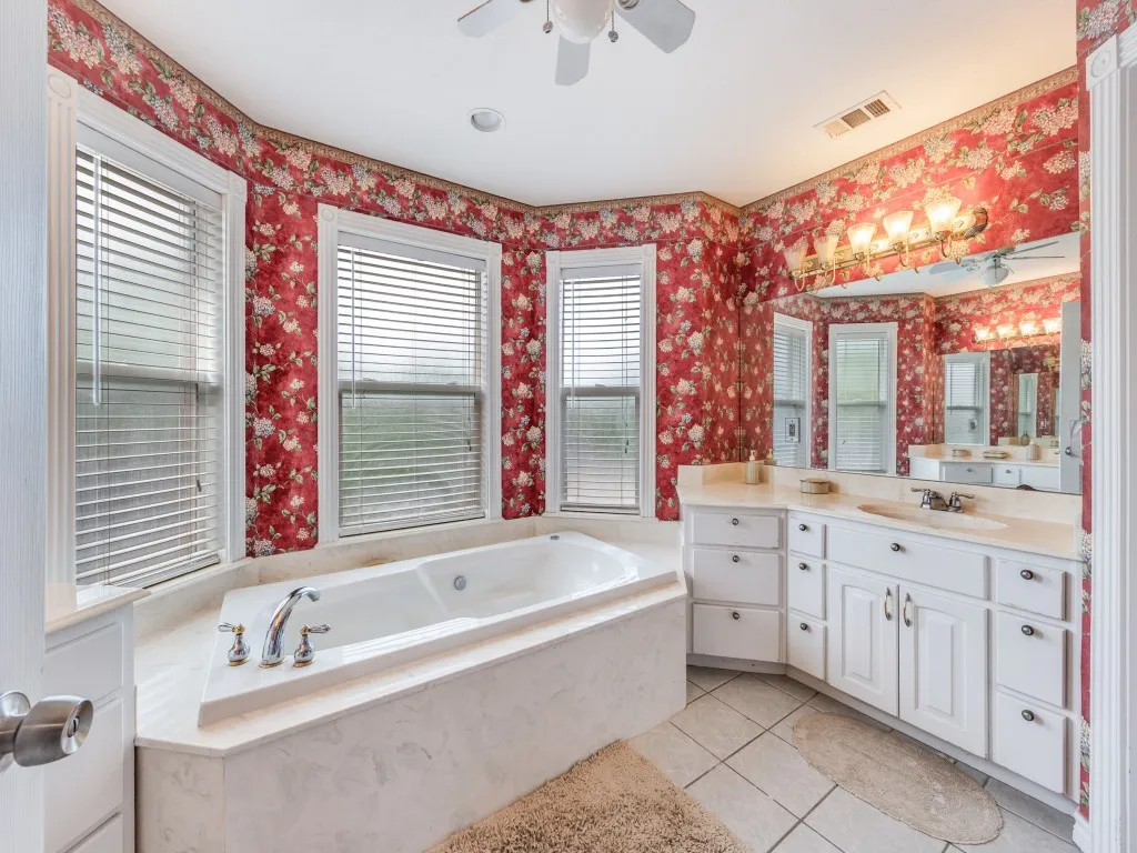 Single Family Residence For Sale in Grayson County , 12900 Fm 121 W, Van Alstyne, Texas 75495, 6 Bedrooms, 4 Bathrooms, 10 Garage spaces, 8,454 Sqft, built in 2000, Price $1,599,900, mls#21251461, Real Estate Agent in Van Alstyne, Homes For Sale in Grayson county, Homes For Sale in Van Alstyne, Realtor in Van Alstyne Texas, Real Estate Brokerage Independent Realty Texas, Luminita Cordes Realtor