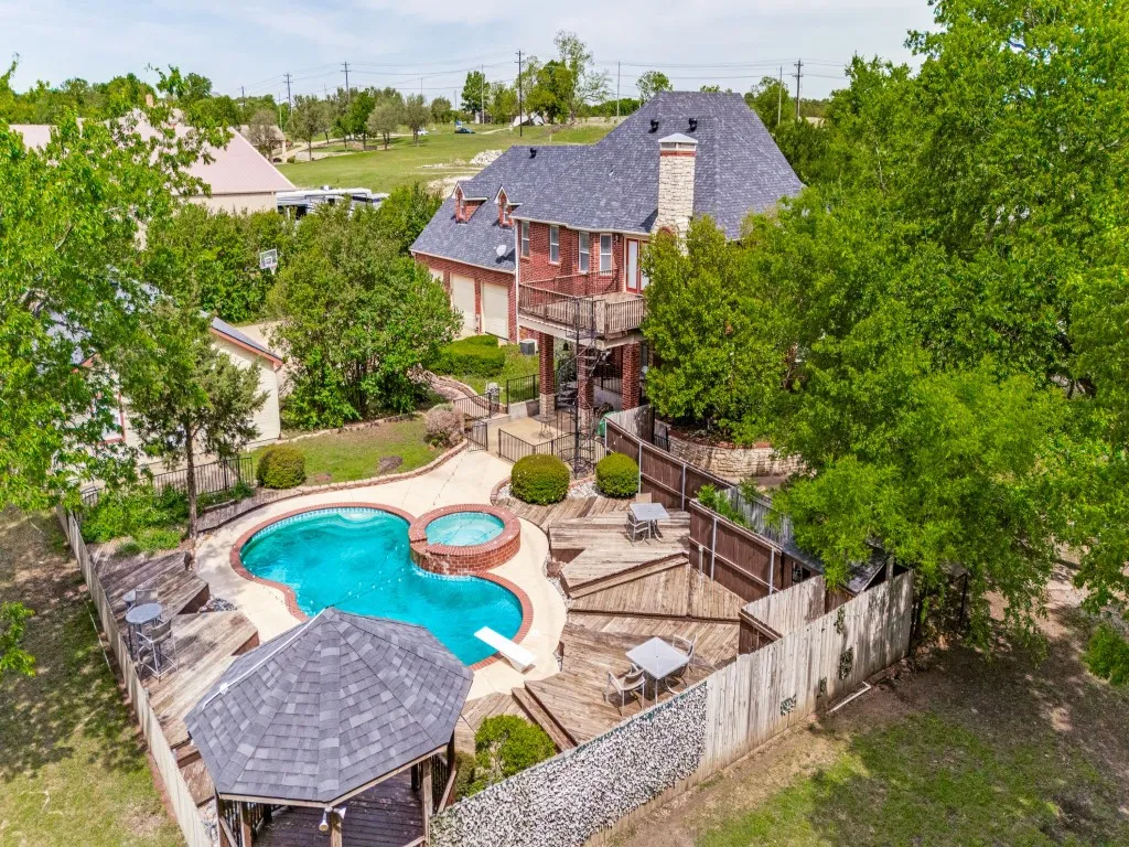 Single Family Residence For Sale in Grayson County , 12900 Fm 121 W, Van Alstyne, Texas 75495, 6 Bedrooms, 4 Bathrooms, 10 Garage spaces, 8,454 Sqft, built in 2000, Price $1,599,900, mls#21251461, Real Estate Agent in Van Alstyne, Homes For Sale in Grayson county, Homes For Sale in Van Alstyne, Realtor in Van Alstyne Texas, Real Estate Brokerage Independent Realty Texas, Luminita Cordes Realtor