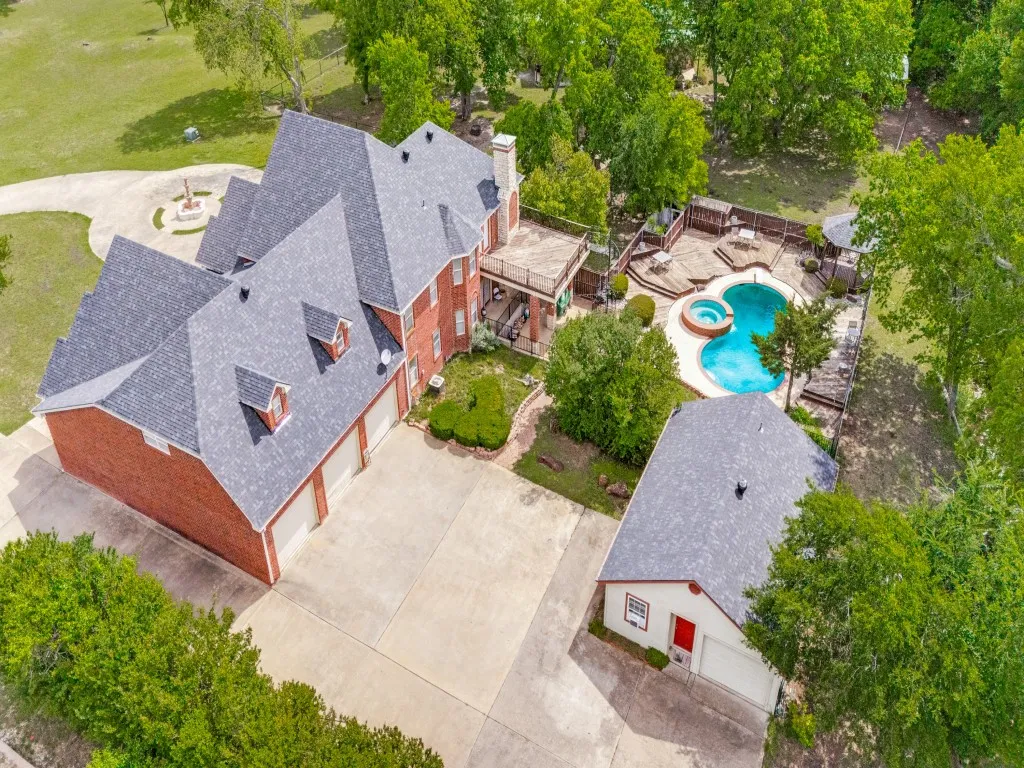 Single Family Residence For Sale in Grayson County , 12900 Fm 121 W, Van Alstyne, Texas 75495, 6 Bedrooms, 4 Bathrooms, 10 Garage spaces, 8,454 Sqft, built in 2000, Price $1,599,900, mls#21251461, Real Estate Agent in Van Alstyne, Homes For Sale in Grayson county, Homes For Sale in Van Alstyne, Realtor in Van Alstyne Texas, Real Estate Brokerage Independent Realty Texas, Luminita Cordes Realtor