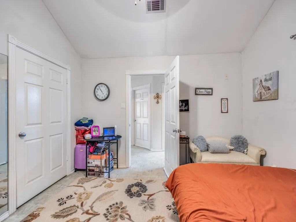Single Family Residence For Sale in Grayson County , 12900 Fm 121 W, Van Alstyne, Texas 75495, 6 Bedrooms, 4 Bathrooms, 10 Garage spaces, 8,454 Sqft, built in 2000, Price $1,599,900, mls#21251461, Real Estate Agent in Van Alstyne, Homes For Sale in Grayson county, Homes For Sale in Van Alstyne, Realtor in Van Alstyne Texas, Real Estate Brokerage Independent Realty Texas, Luminita Cordes Realtor