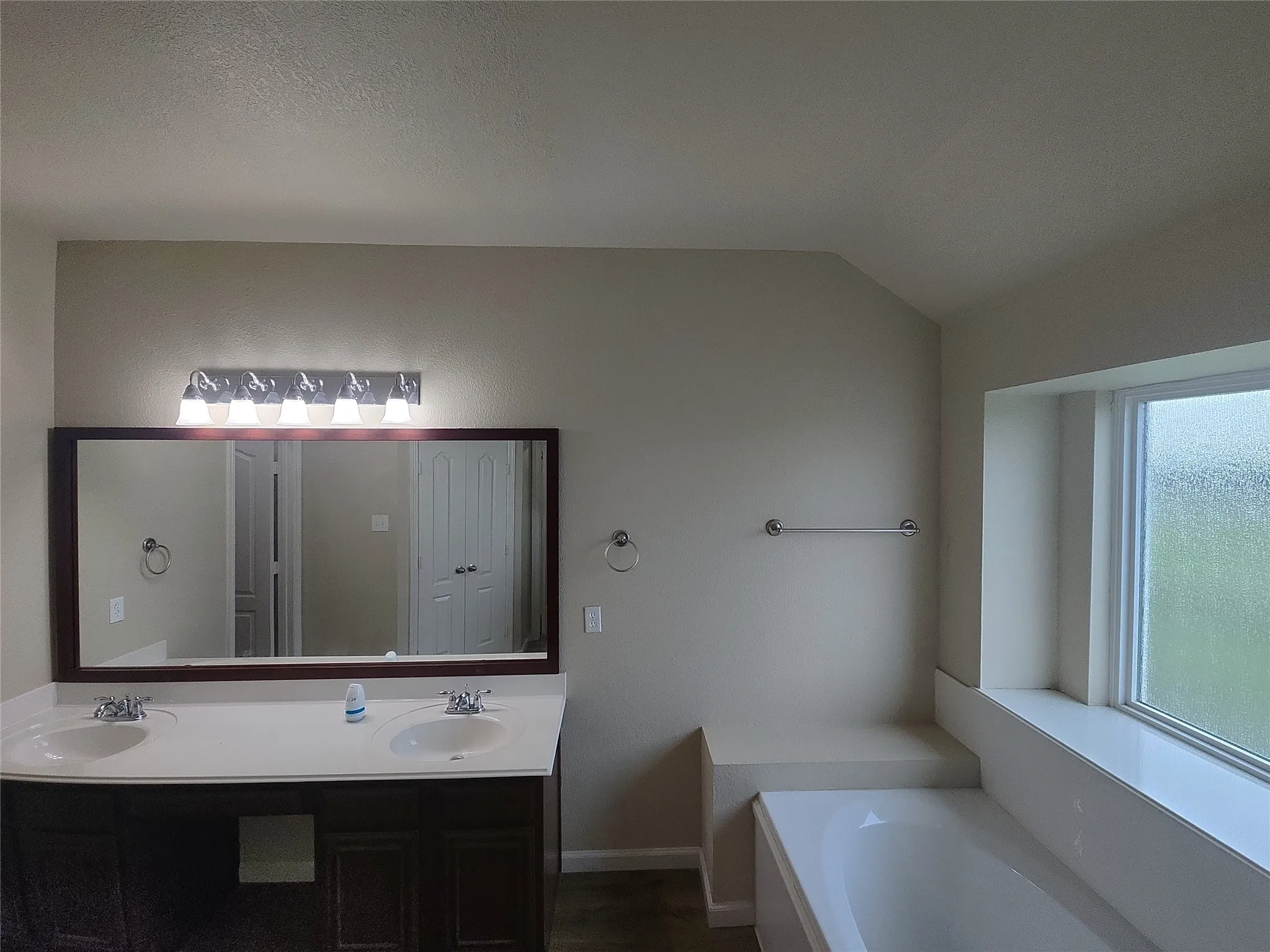 Single Family Residence For Sale in Johnson County , 7009 Turnberry Drive, Cleburne, Texas 76033, 4 Bedroom, 2 Bathroom, 2 Garage spaces, 2,410 Sqft, built in 2005, mls#21256373, Real Estate Agent in Cleburne, Homes For Sale in Johnson county, Homes For Sale in Cleburne, Realtor in Cleburne Texas, Real Estate Brokerage Independent Realty Texas, Luminita Cordes Realtor