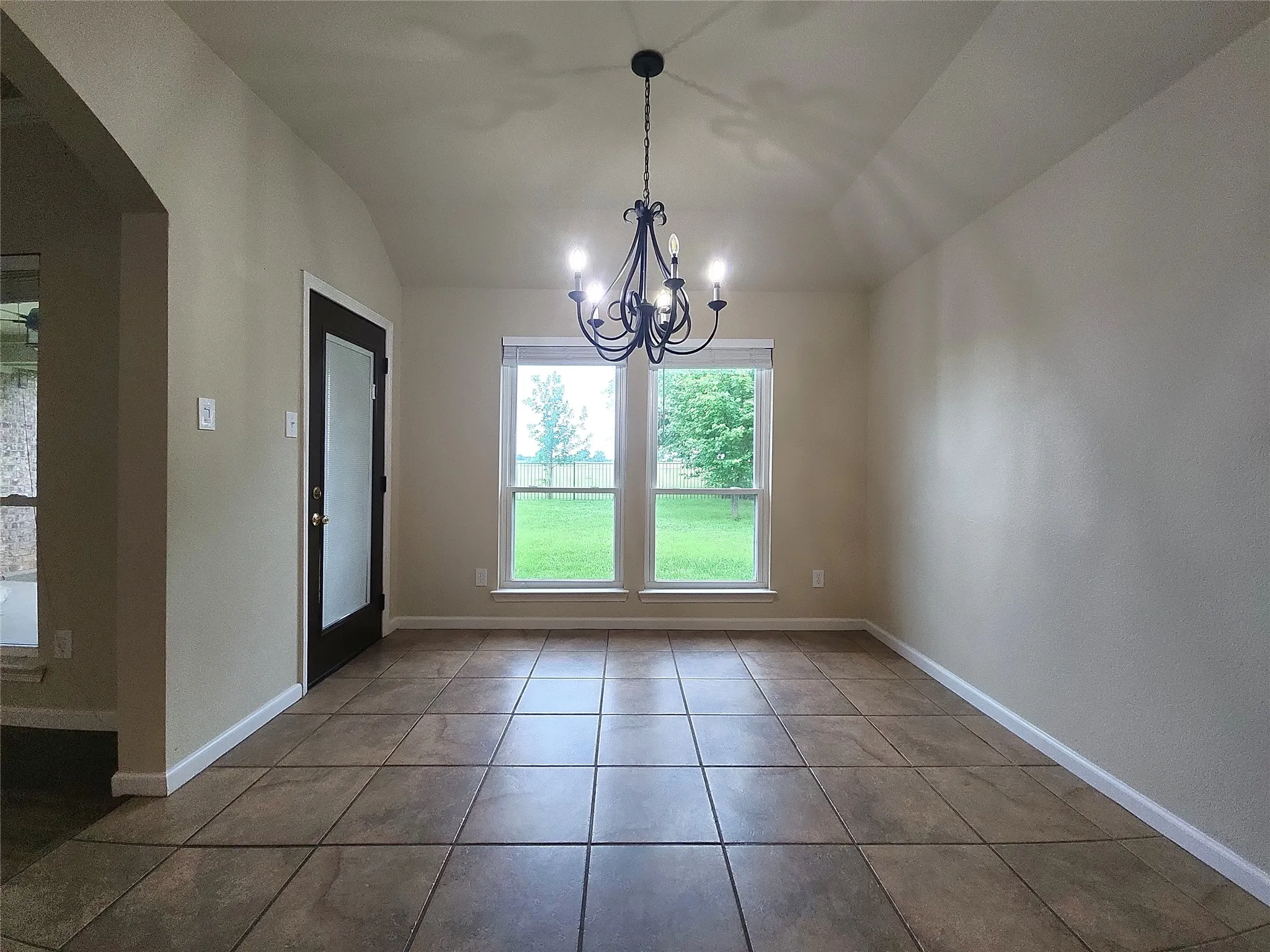 Single Family Residence For Sale in Johnson County , 7009 Turnberry Drive, Cleburne, Texas 76033, 4 Bedroom, 2 Bathroom, 2 Garage spaces, 2,410 Sqft, built in 2005, mls#21256373, Real Estate Agent in Cleburne, Homes For Sale in Johnson county, Homes For Sale in Cleburne, Realtor in Cleburne Texas, Real Estate Brokerage Independent Realty Texas, Luminita Cordes Realtor