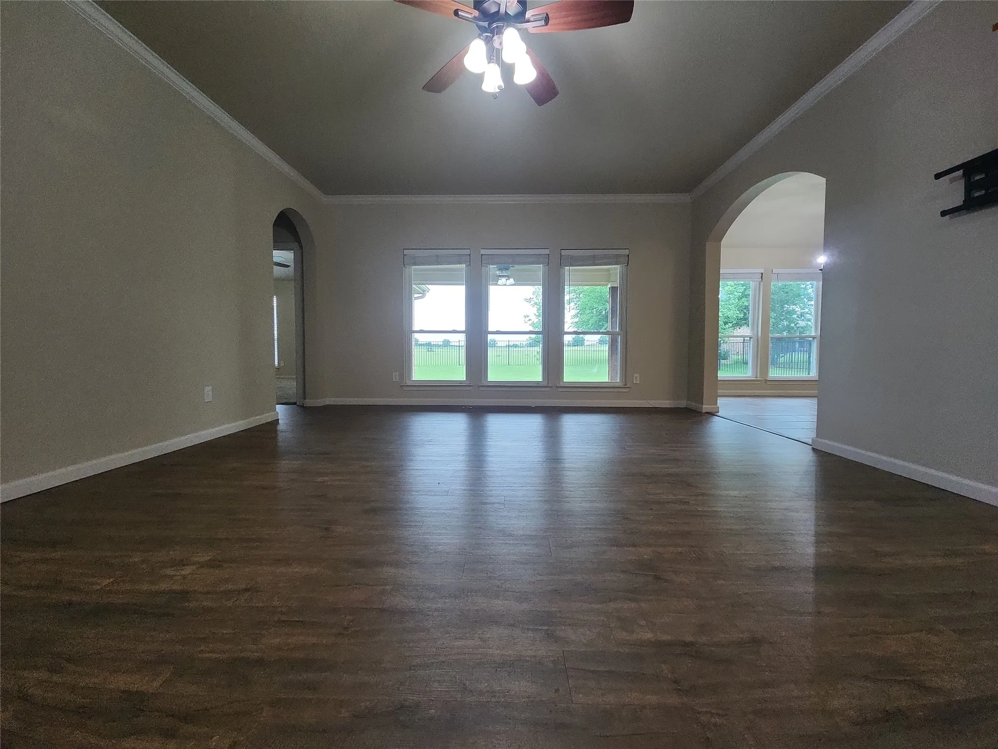 Single Family Residence For Sale in Johnson County , 7009 Turnberry Drive, Cleburne, Texas 76033, 4 Bedroom, 2 Bathroom, 2 Garage spaces, 2,410 Sqft, built in 2005, mls#21256373, Real Estate Agent in Cleburne, Homes For Sale in Johnson county, Homes For Sale in Cleburne, Realtor in Cleburne Texas, Real Estate Brokerage Independent Realty Texas, Luminita Cordes Realtor