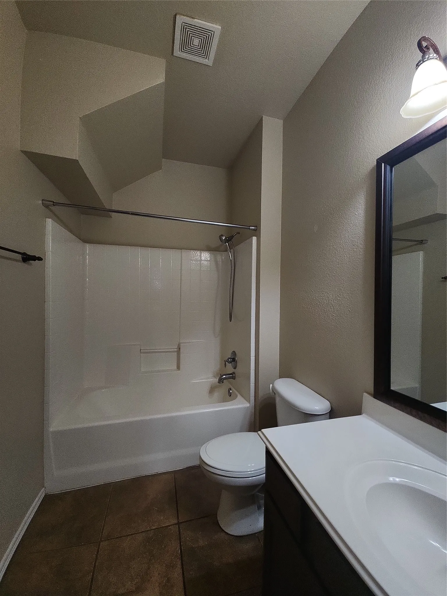 Single Family Residence For Sale in Johnson County , 7009 Turnberry Drive, Cleburne, Texas 76033, 4 Bedroom, 2 Bathroom, 2 Garage spaces, 2,410 Sqft, built in 2005, mls#21256373, Real Estate Agent in Cleburne, Homes For Sale in Johnson county, Homes For Sale in Cleburne, Realtor in Cleburne Texas, Real Estate Brokerage Independent Realty Texas, Luminita Cordes Realtor