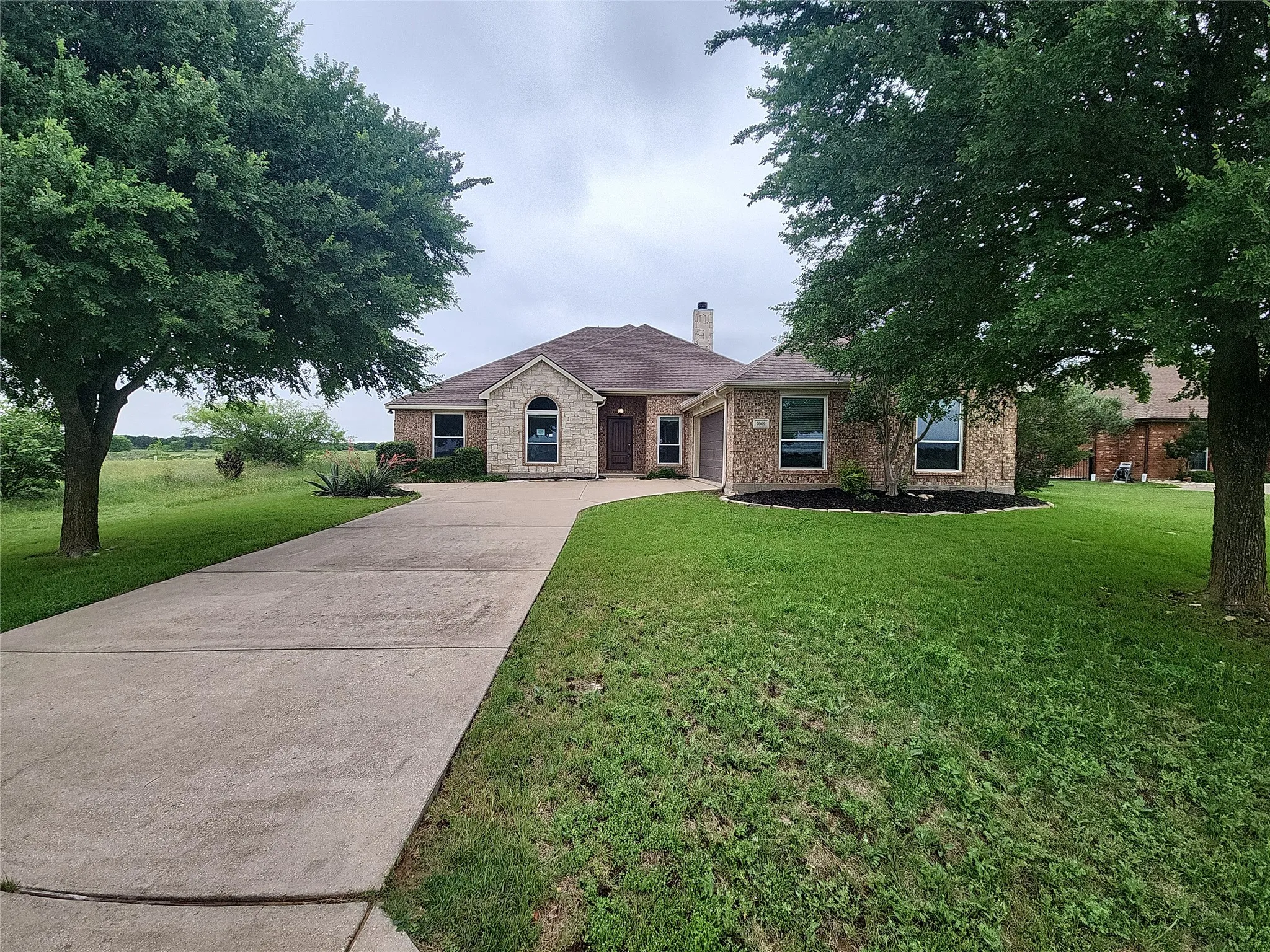Single Family Residence For Sale in Johnson County , 7009 Turnberry Drive, Cleburne, Texas 76033, 4 Bedroom, 2 Bathroom, 2 Garage spaces, 2,410 Sqft, built in 2005, mls#21256373, Real Estate Agent in Cleburne, Homes For Sale in Johnson county, Homes For Sale in Cleburne, Realtor in Cleburne Texas, Real Estate Brokerage Independent Realty Texas, Luminita Cordes Realtor