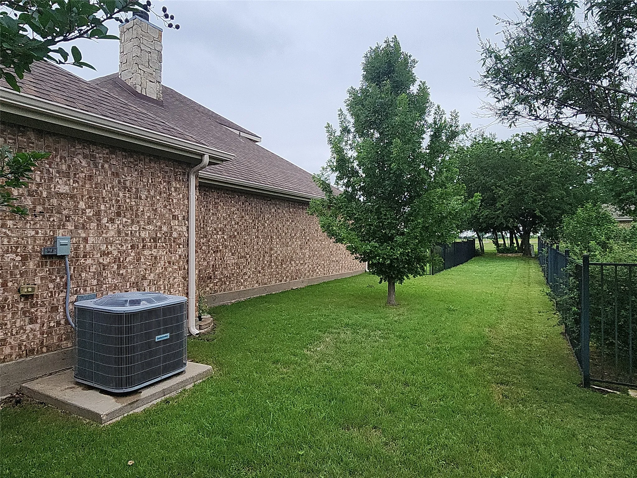 Single Family Residence For Sale in Johnson County , 7009 Turnberry Drive, Cleburne, Texas 76033, 4 Bedroom, 2 Bathroom, 2 Garage spaces, 2,410 Sqft, built in 2005, mls#21256373, Real Estate Agent in Cleburne, Homes For Sale in Johnson county, Homes For Sale in Cleburne, Realtor in Cleburne Texas, Real Estate Brokerage Independent Realty Texas, Luminita Cordes Realtor
