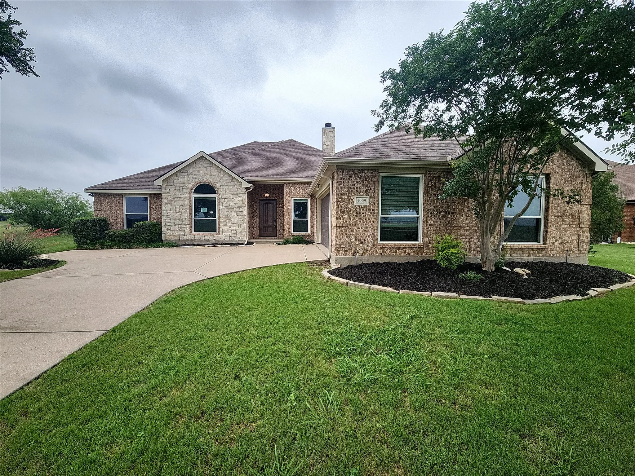 Single Family Residence For Sale in Johnson County , 7009 Turnberry Drive, Cleburne, Texas 76033, 4 Bedroom, 2 Bathroom, 2 Garage spaces, 2,410 Sqft, built in 2005, mls#21256373, Real Estate Agent in Cleburne, Homes For Sale in Johnson county, Homes For Sale in Cleburne, Realtor in Cleburne Texas, Real Estate Brokerage Independent Realty Texas, Luminita Cordes Realtor