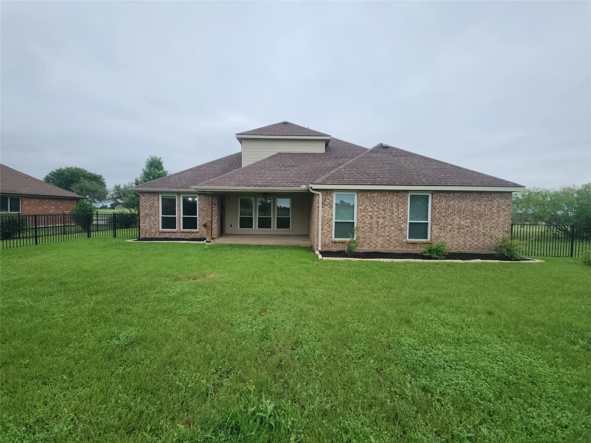 Single Family Residence For Sale in Johnson County , 7009 Turnberry Drive, Cleburne, Texas 76033, 4 Bedroom, 2 Bathroom, 2 Garage spaces, 2,410 Sqft, built in 2005, mls#21256373, Real Estate Agent in Cleburne, Homes For Sale in Johnson county, Homes For Sale in Cleburne, Realtor in Cleburne Texas, Real Estate Brokerage Independent Realty Texas, Luminita Cordes Realtor