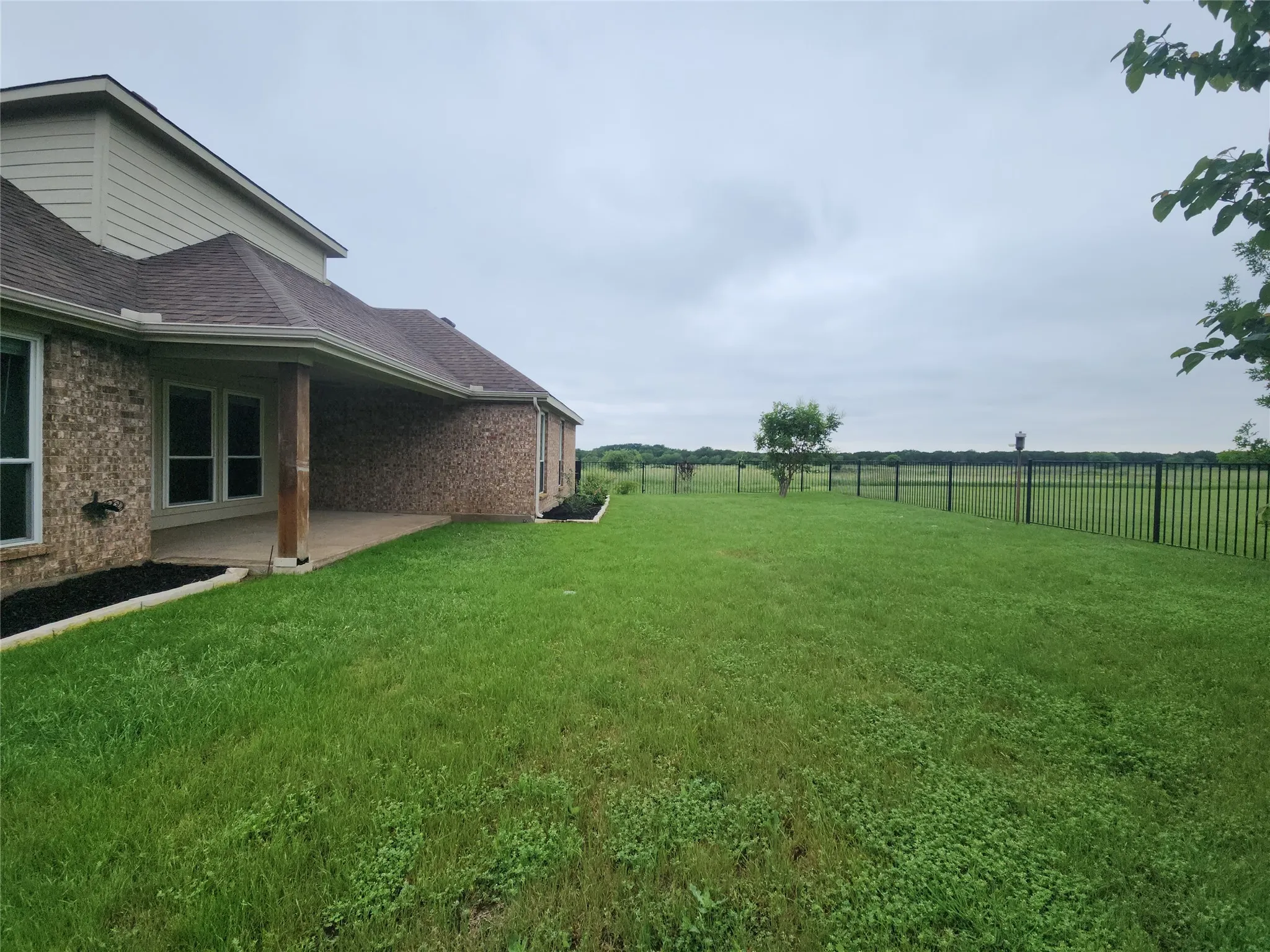 Single Family Residence For Sale in Johnson County , 7009 Turnberry Drive, Cleburne, Texas 76033, 4 Bedroom, 2 Bathroom, 2 Garage spaces, 2,410 Sqft, built in 2005, mls#21256373, Real Estate Agent in Cleburne, Homes For Sale in Johnson county, Homes For Sale in Cleburne, Realtor in Cleburne Texas, Real Estate Brokerage Independent Realty Texas, Luminita Cordes Realtor