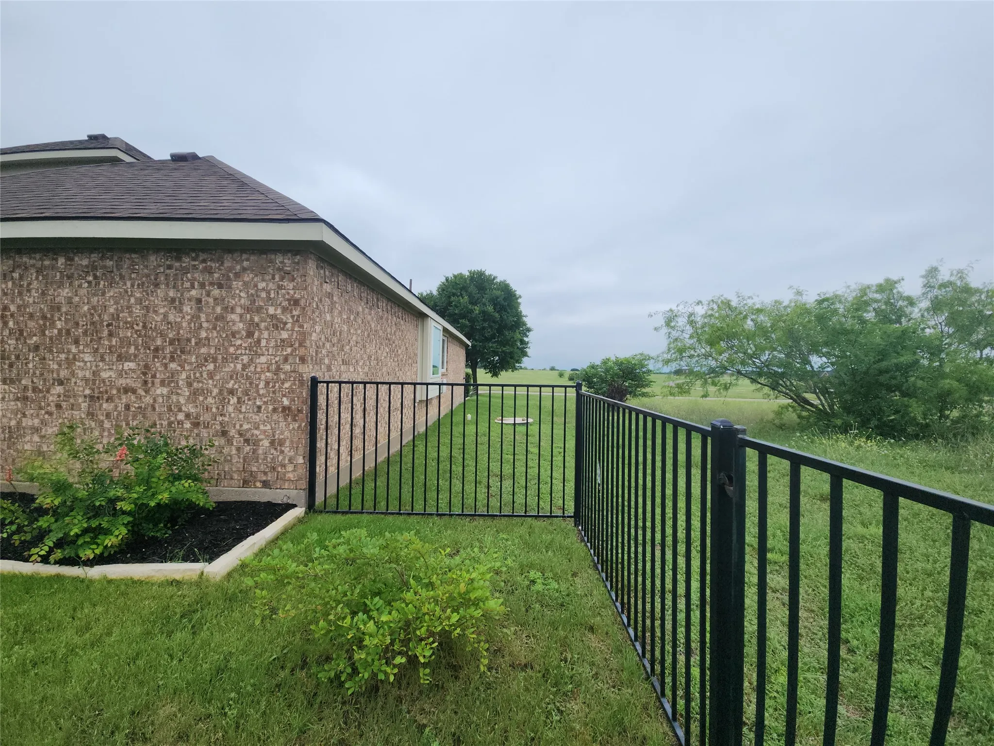 Single Family Residence For Sale in Johnson County , 7009 Turnberry Drive, Cleburne, Texas 76033, 4 Bedroom, 2 Bathroom, 2 Garage spaces, 2,410 Sqft, built in 2005, mls#21256373, Real Estate Agent in Cleburne, Homes For Sale in Johnson county, Homes For Sale in Cleburne, Realtor in Cleburne Texas, Real Estate Brokerage Independent Realty Texas, Luminita Cordes Realtor