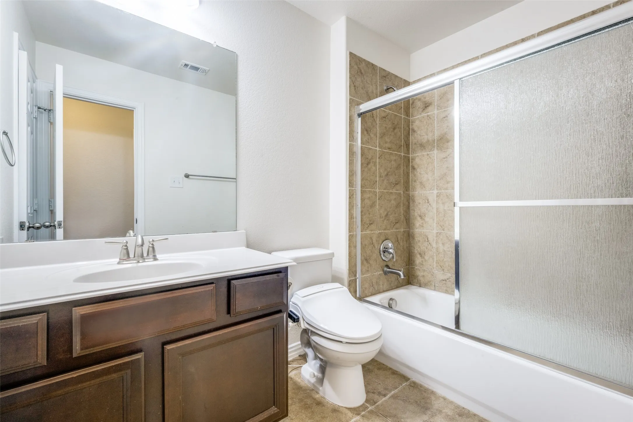 Single Family Residence For Sale in Denton County , 342 Manchester Drive, Roanoke, Texas 76262, 4 Bedroom, 4 Bathroom, 2 Garage spaces, 3,653 Sqft, built in 2011, mls#21254000, Real Estate Agent in Roanoke, Homes For Sale in Denton county, Homes For Sale in Roanoke, Realtor in Roanoke Texas, Real Estate Brokerage Independent Realty Texas, Luminita Cordes Realtor