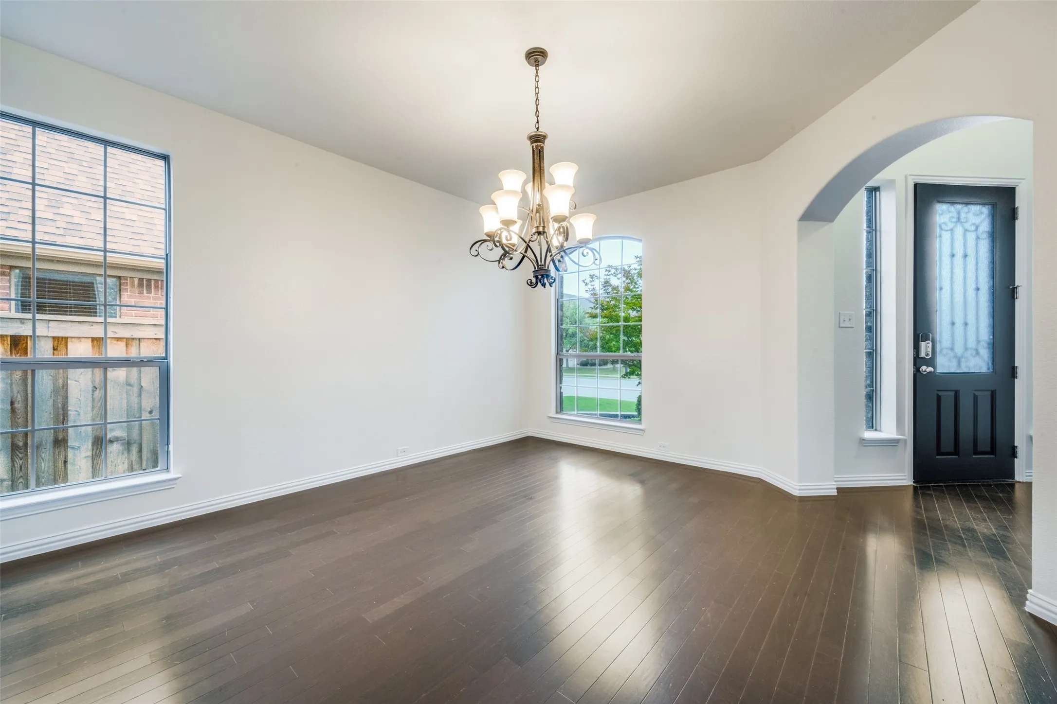 Single Family Residence For Sale in Denton County , 342 Manchester Drive, Roanoke, Texas 76262, 4 Bedroom, 4 Bathroom, 2 Garage spaces, 3,653 Sqft, built in 2011, mls#21254000, Real Estate Agent in Roanoke, Homes For Sale in Denton county, Homes For Sale in Roanoke, Realtor in Roanoke Texas, Real Estate Brokerage Independent Realty Texas, Luminita Cordes Realtor