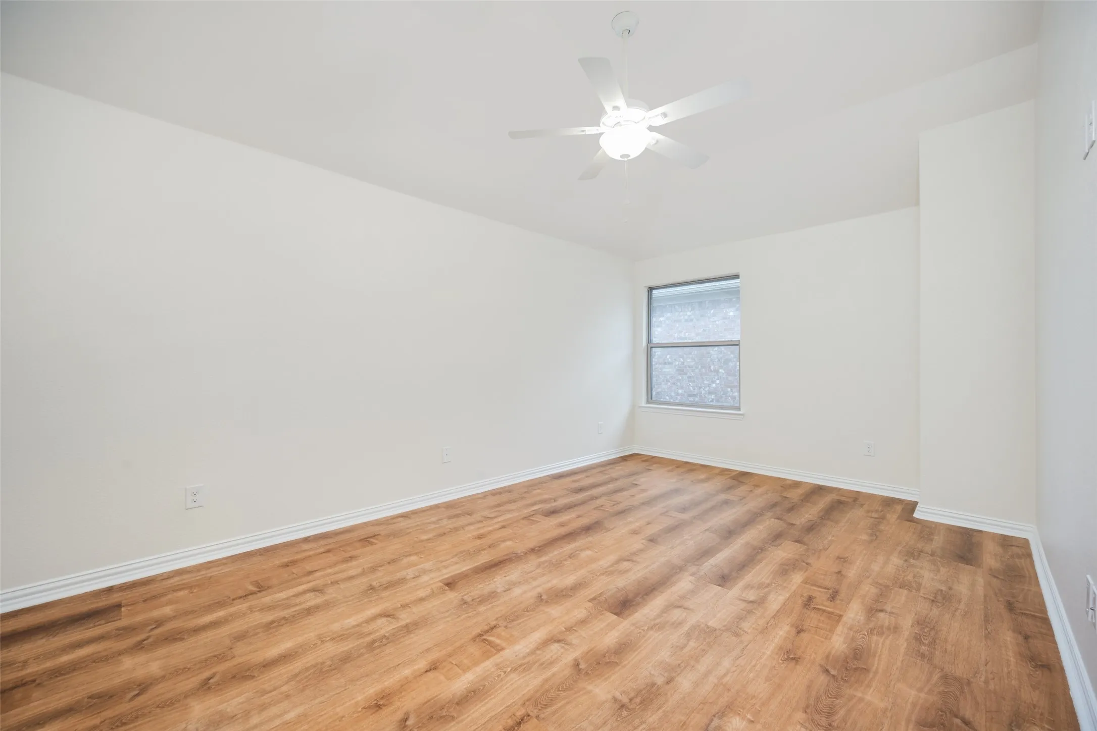 Single Family Residence For Sale in Denton County , 342 Manchester Drive, Roanoke, Texas 76262, 4 Bedroom, 4 Bathroom, 2 Garage spaces, 3,653 Sqft, built in 2011, mls#21254000, Real Estate Agent in Roanoke, Homes For Sale in Denton county, Homes For Sale in Roanoke, Realtor in Roanoke Texas, Real Estate Brokerage Independent Realty Texas, Luminita Cordes Realtor