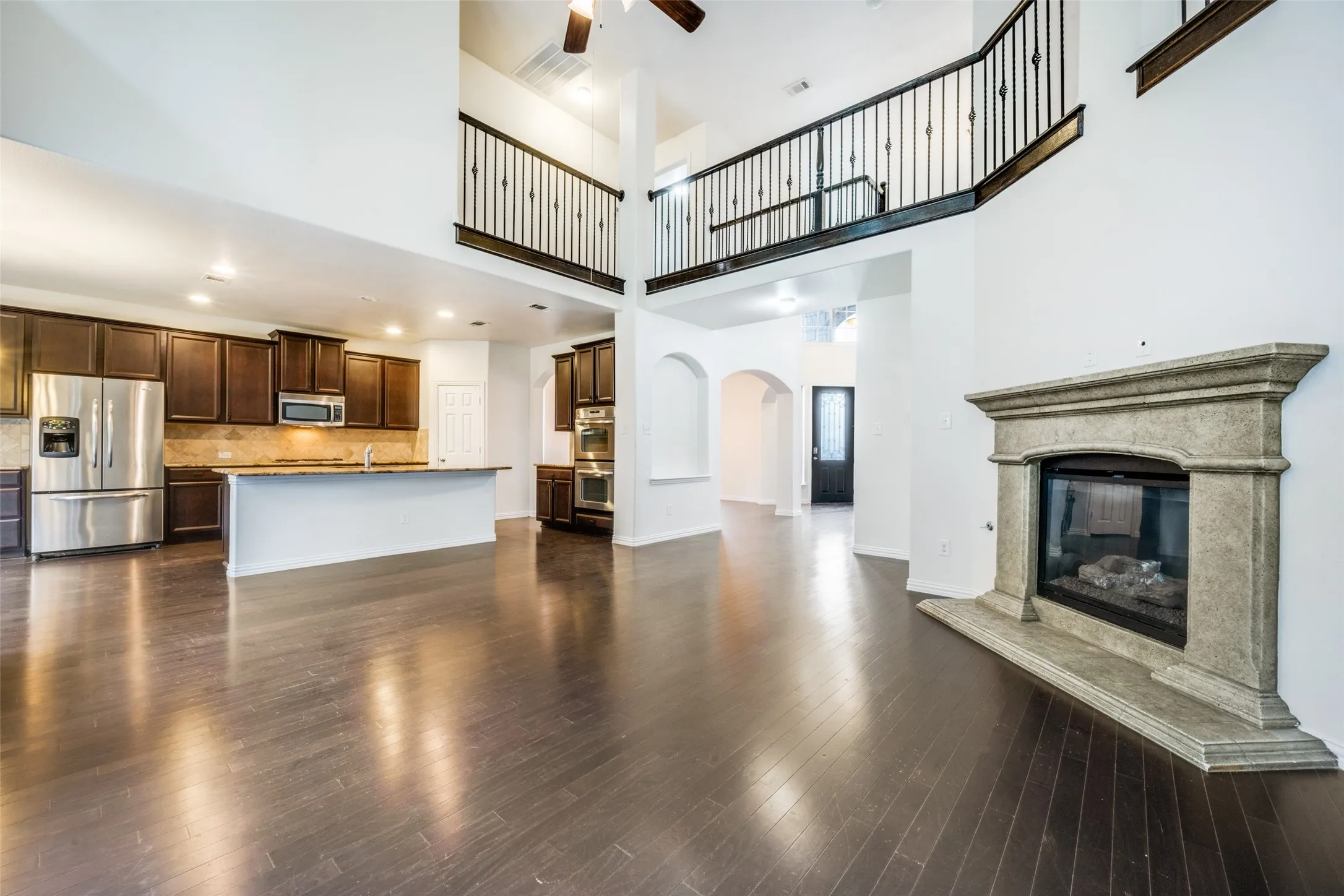 Single Family Residence For Sale in Denton County , 342 Manchester Drive, Roanoke, Texas 76262, 4 Bedroom, 4 Bathroom, 2 Garage spaces, 3,653 Sqft, built in 2011, mls#21254000, Real Estate Agent in Roanoke, Homes For Sale in Denton county, Homes For Sale in Roanoke, Realtor in Roanoke Texas, Real Estate Brokerage Independent Realty Texas, Luminita Cordes Realtor