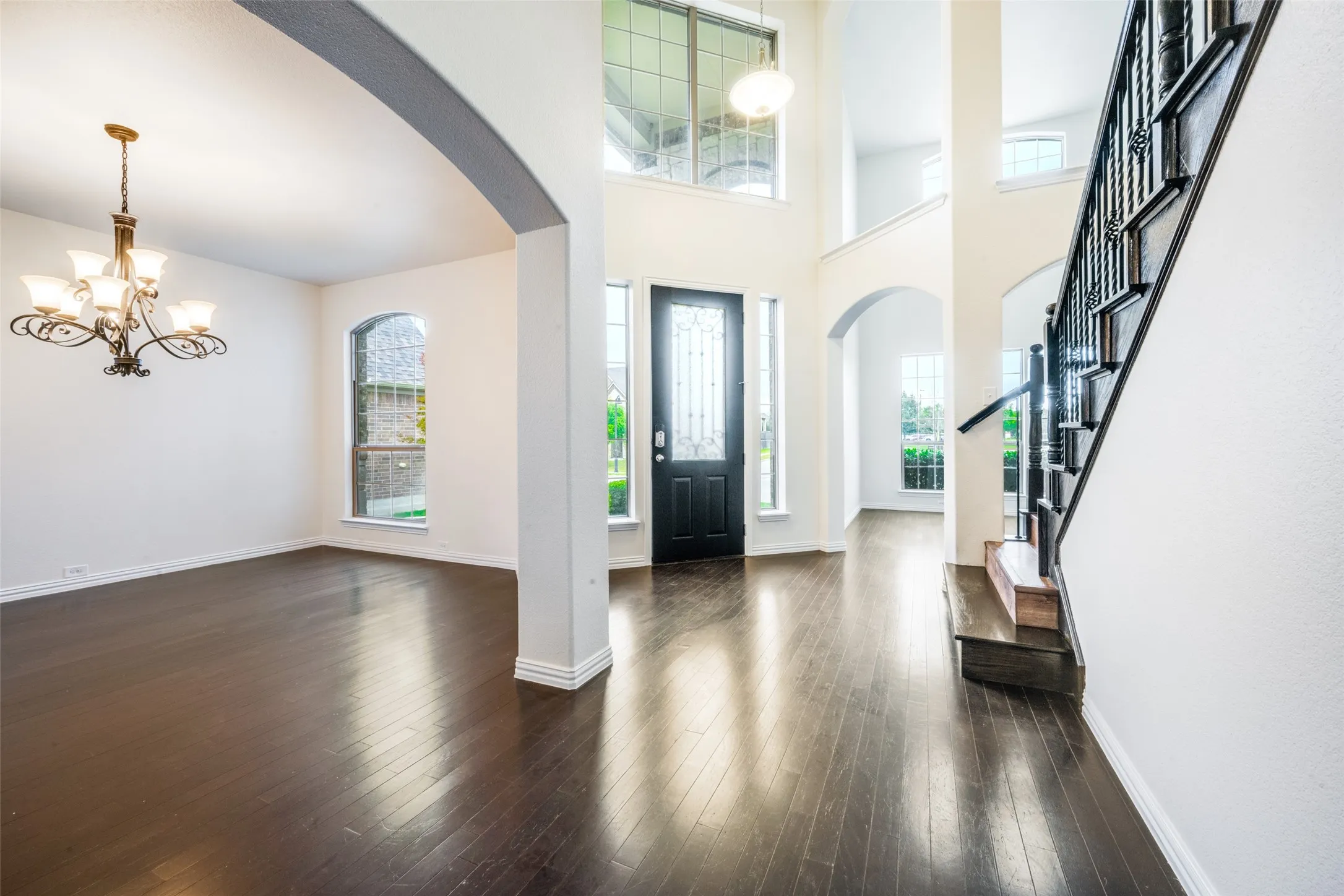 Single Family Residence For Sale in Denton County , 342 Manchester Drive, Roanoke, Texas 76262, 4 Bedroom, 4 Bathroom, 2 Garage spaces, 3,653 Sqft, built in 2011, mls#21254000, Real Estate Agent in Roanoke, Homes For Sale in Denton county, Homes For Sale in Roanoke, Realtor in Roanoke Texas, Real Estate Brokerage Independent Realty Texas, Luminita Cordes Realtor
