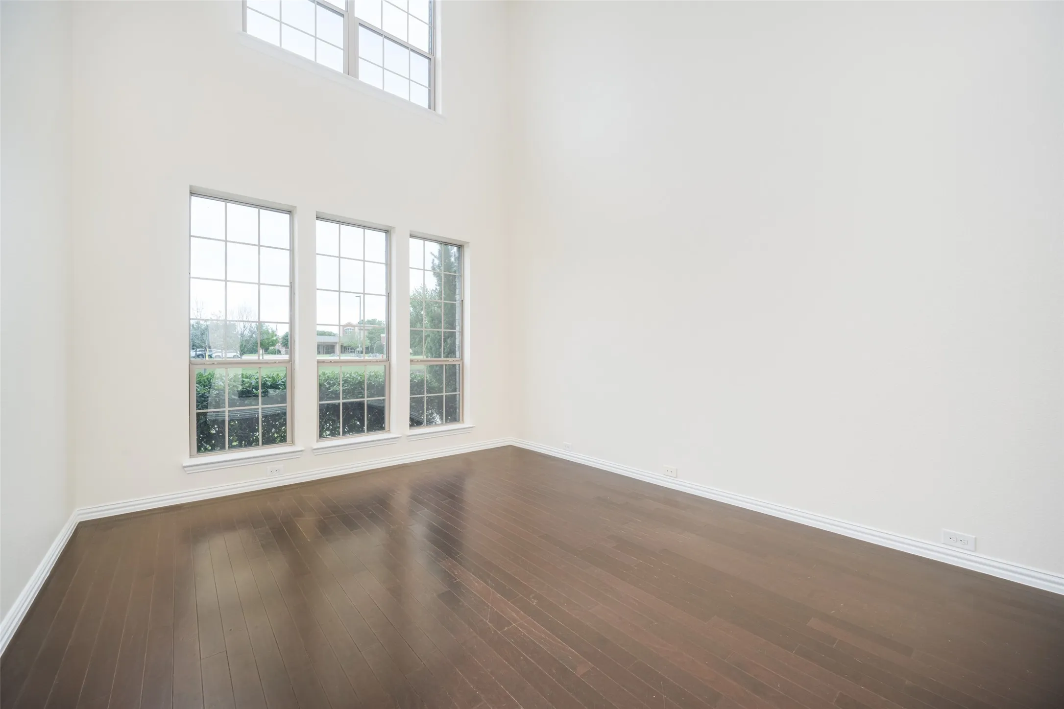 Single Family Residence For Sale in Denton County , 342 Manchester Drive, Roanoke, Texas 76262, 4 Bedroom, 4 Bathroom, 2 Garage spaces, 3,653 Sqft, built in 2011, mls#21254000, Real Estate Agent in Roanoke, Homes For Sale in Denton county, Homes For Sale in Roanoke, Realtor in Roanoke Texas, Real Estate Brokerage Independent Realty Texas, Luminita Cordes Realtor