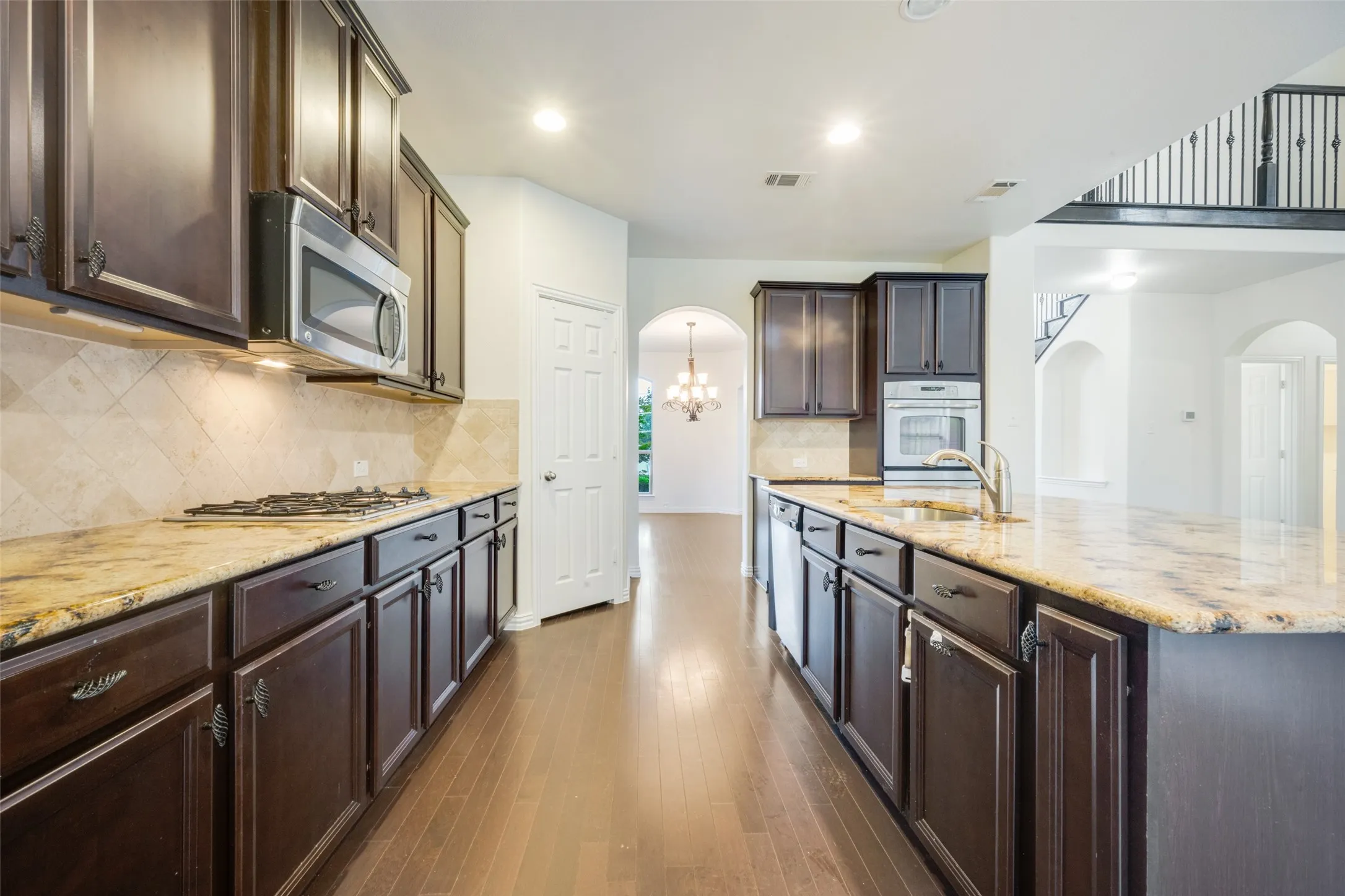 Single Family Residence For Sale in Denton County , 342 Manchester Drive, Roanoke, Texas 76262, 4 Bedroom, 4 Bathroom, 2 Garage spaces, 3,653 Sqft, built in 2011, mls#21254000, Real Estate Agent in Roanoke, Homes For Sale in Denton county, Homes For Sale in Roanoke, Realtor in Roanoke Texas, Real Estate Brokerage Independent Realty Texas, Luminita Cordes Realtor