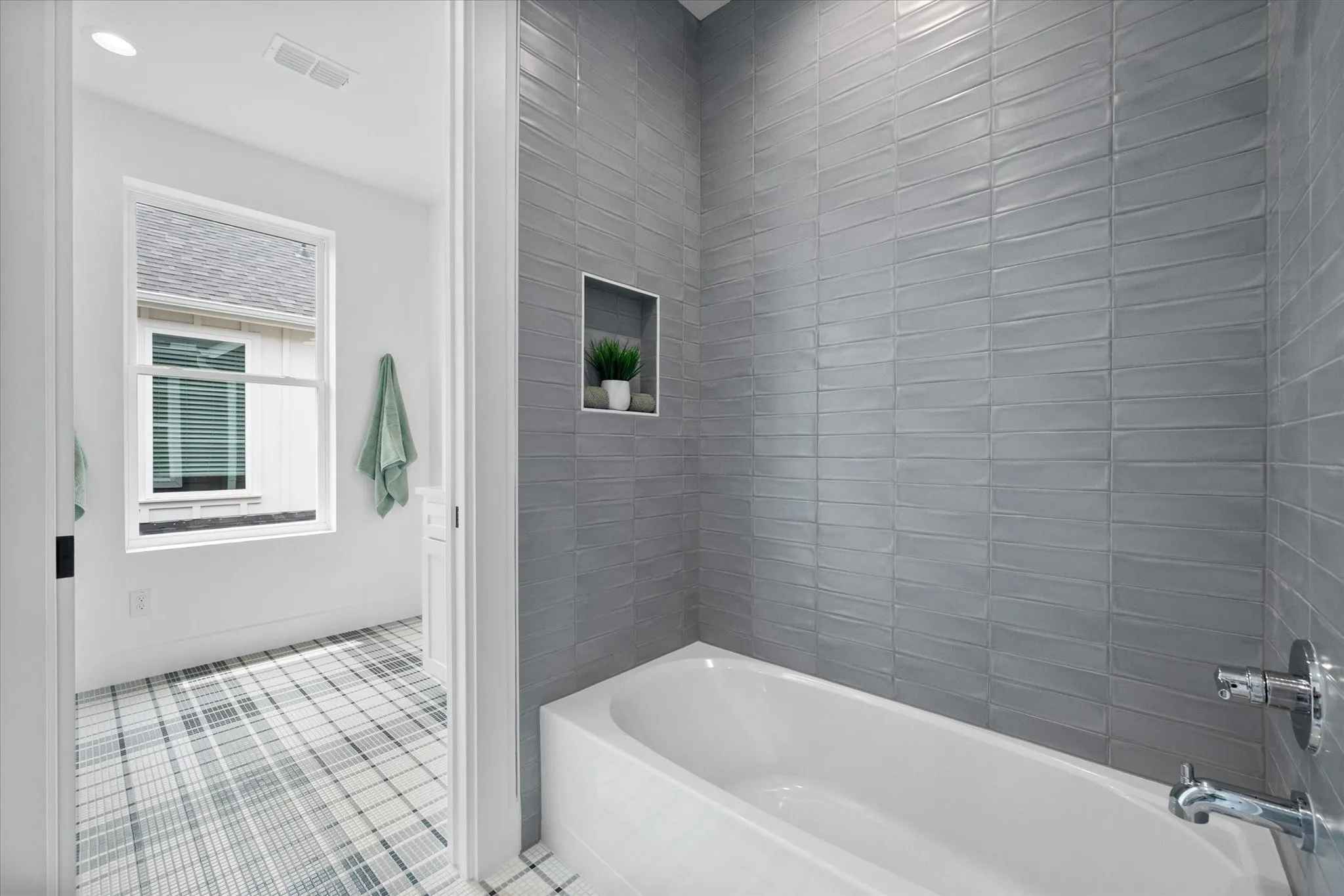 Single Family Residence For Sale in Denton County , 204 N Pine Street, Roanoke, Texas 76262, 4 Bedroom, 4 Bathroom, 2 Garage spaces, 3,219 Sqft, built in 2025, New Construction - Complete, mls#21256113, Real Estate Agent in Roanoke, Homes For Sale in Denton county, Homes For Sale in Roanoke, Realtor in Roanoke Texas, Real Estate Brokerage Independent Realty Texas, Luminita Cordes Realtor