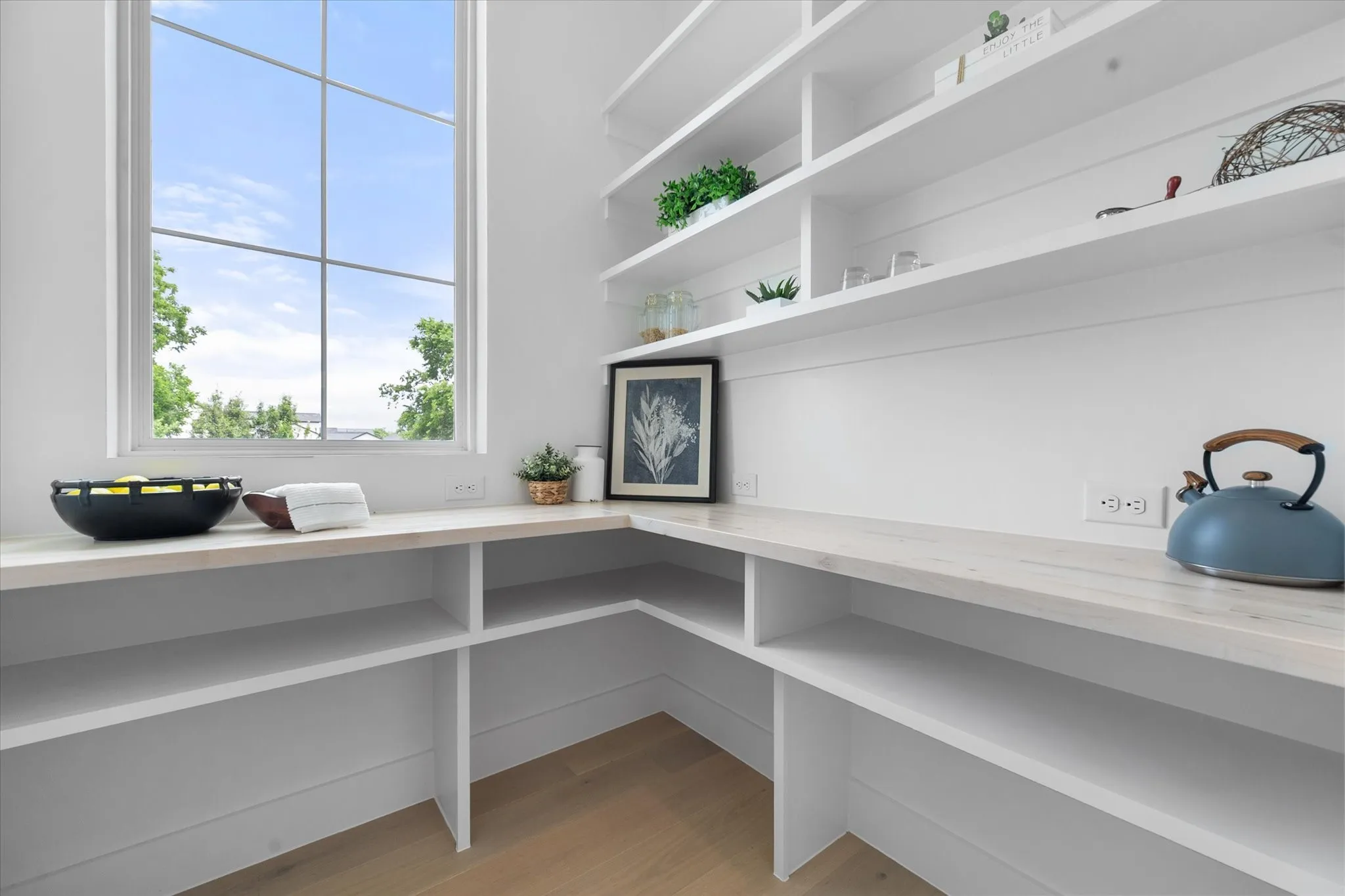 Single Family Residence For Sale in Denton County , 204 N Pine Street, Roanoke, Texas 76262, 4 Bedroom, 4 Bathroom, 2 Garage spaces, 3,219 Sqft, built in 2025, New Construction - Complete, mls#21256113, Real Estate Agent in Roanoke, Homes For Sale in Denton county, Homes For Sale in Roanoke, Realtor in Roanoke Texas, Real Estate Brokerage Independent Realty Texas, Luminita Cordes Realtor