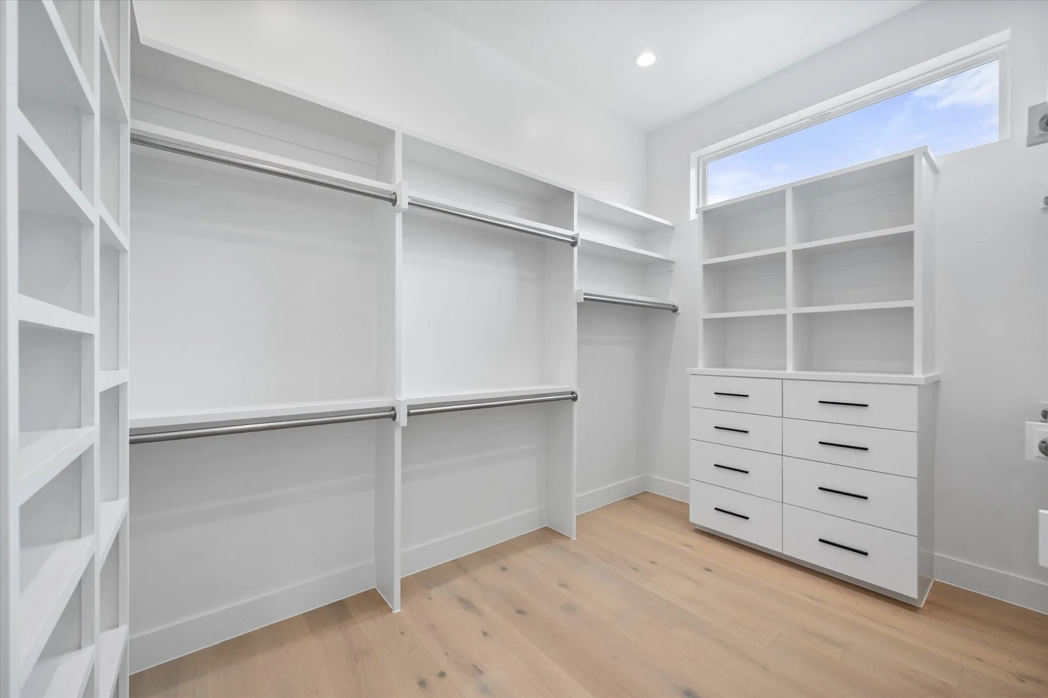 Single Family Residence For Sale in Denton County , 204 N Pine Street, Roanoke, Texas 76262, 4 Bedroom, 4 Bathroom, 2 Garage spaces, 3,219 Sqft, built in 2025, New Construction - Complete, mls#21256113, Real Estate Agent in Roanoke, Homes For Sale in Denton county, Homes For Sale in Roanoke, Realtor in Roanoke Texas, Real Estate Brokerage Independent Realty Texas, Luminita Cordes Realtor