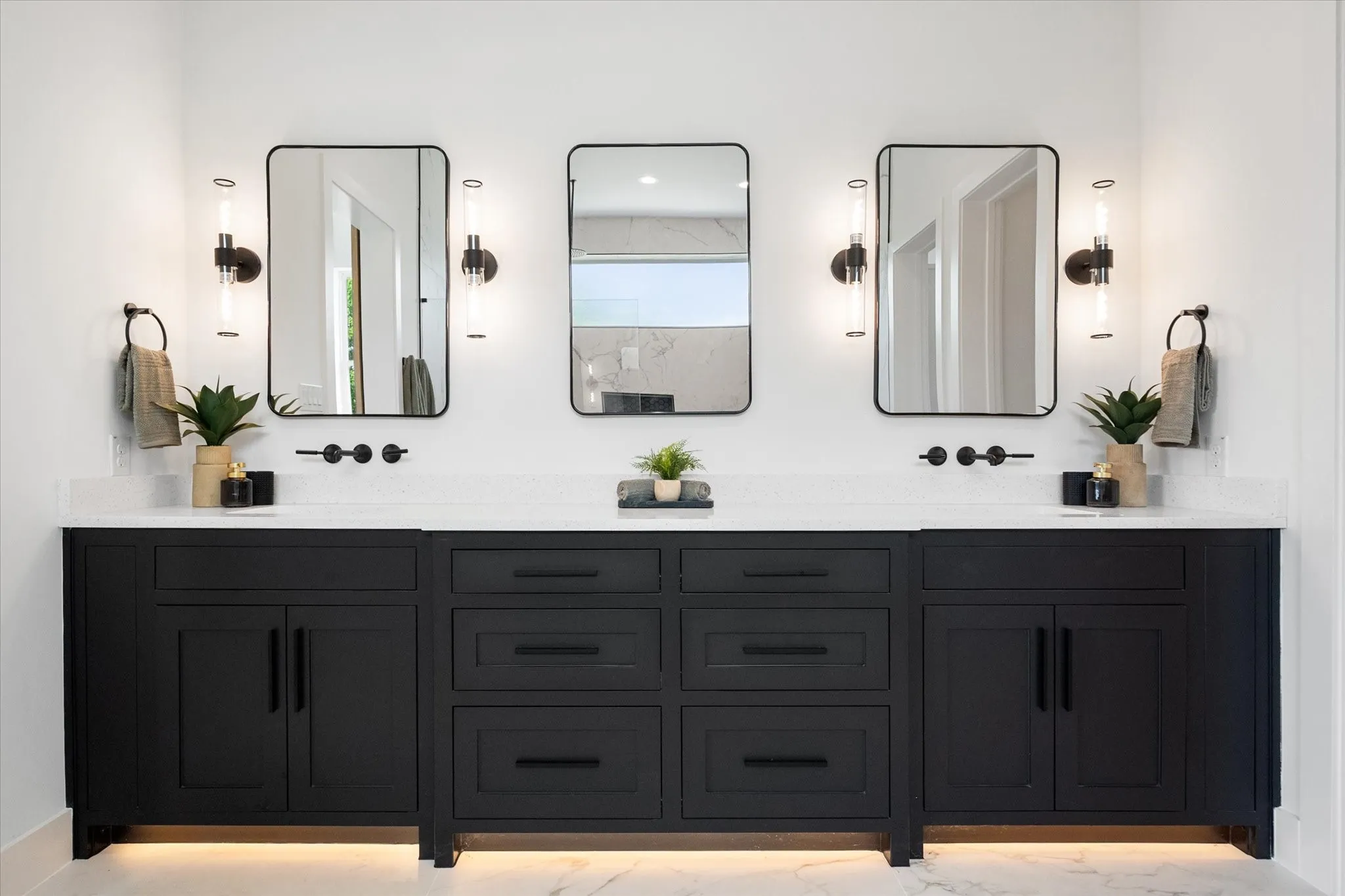 Single Family Residence For Sale in Denton County , 204 N Pine Street, Roanoke, Texas 76262, 4 Bedroom, 4 Bathroom, 2 Garage spaces, 3,219 Sqft, built in 2025, New Construction - Complete, mls#21256113, Real Estate Agent in Roanoke, Homes For Sale in Denton county, Homes For Sale in Roanoke, Realtor in Roanoke Texas, Real Estate Brokerage Independent Realty Texas, Luminita Cordes Realtor