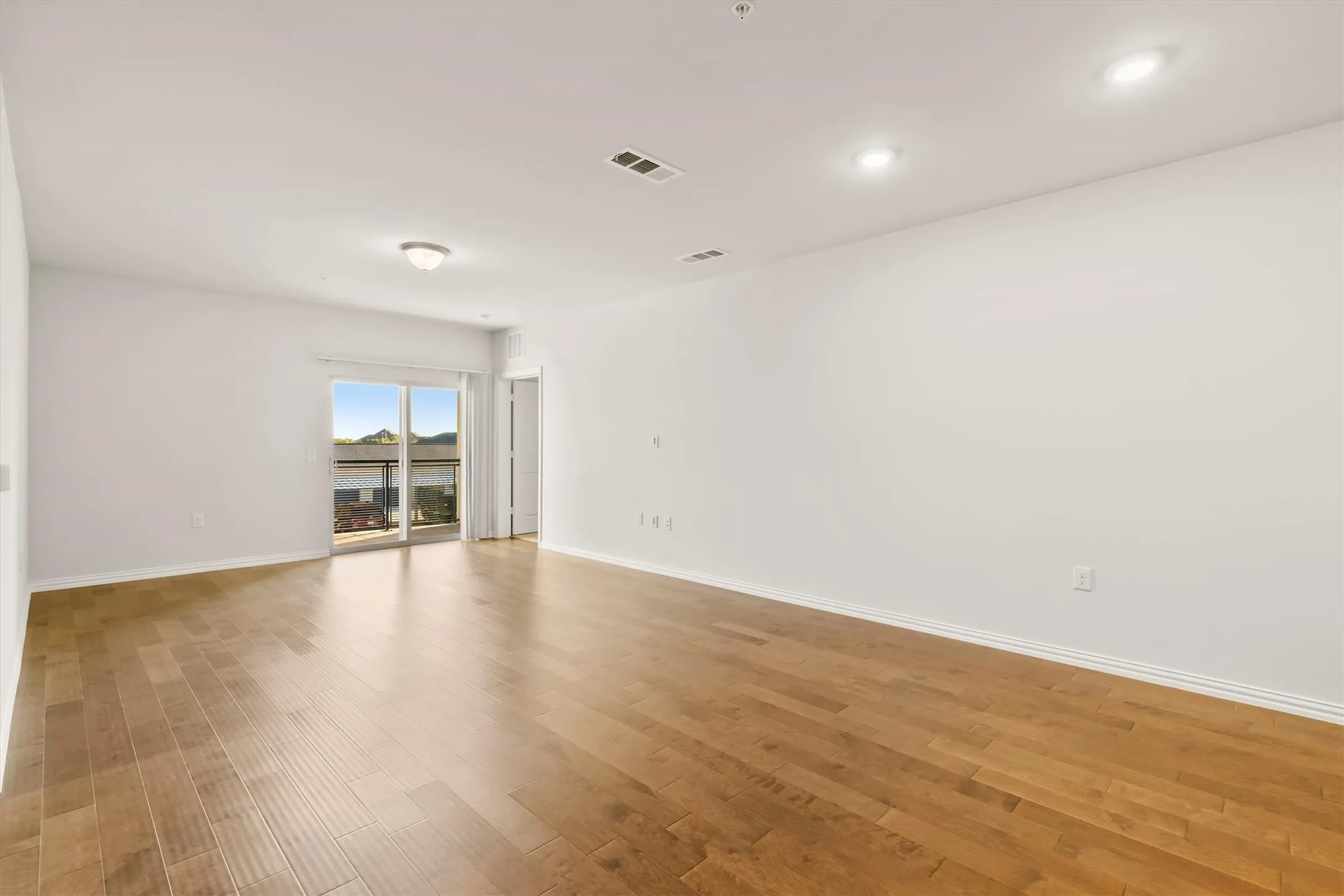 Condominium For Sale in Collin County , 651 N Watters Road 7202, Allen, Texas 75013, 2 Bedroom, 2 Bathroom, 1 Garage spaces, 1,709 Sqft, built in 2019, Preowned, mls#21256447, Real Estate Agent in Allen, Homes For Sale in Collin county, Homes For Sale in Allen, Realtor in Allen Texas, Real Estate Brokerage Independent Realty Texas, Luminita Cordes Realtor