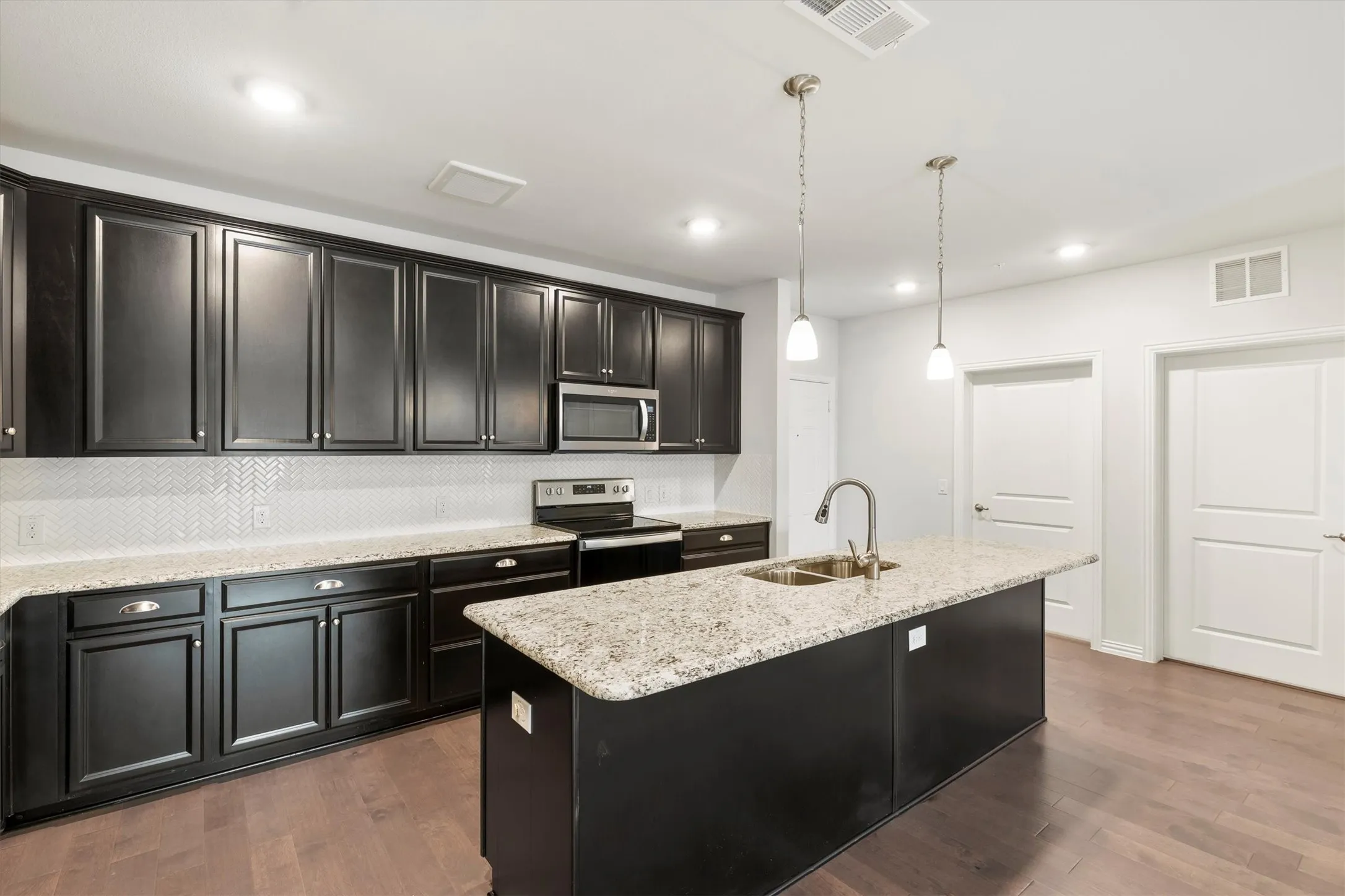 Condominium For Sale in Collin County , 651 N Watters Road 7202, Allen, Texas 75013, 2 Bedroom, 2 Bathroom, 1 Garage spaces, 1,709 Sqft, built in 2019, Preowned, mls#21256447, Real Estate Agent in Allen, Homes For Sale in Collin county, Homes For Sale in Allen, Realtor in Allen Texas, Real Estate Brokerage Independent Realty Texas, Luminita Cordes Realtor