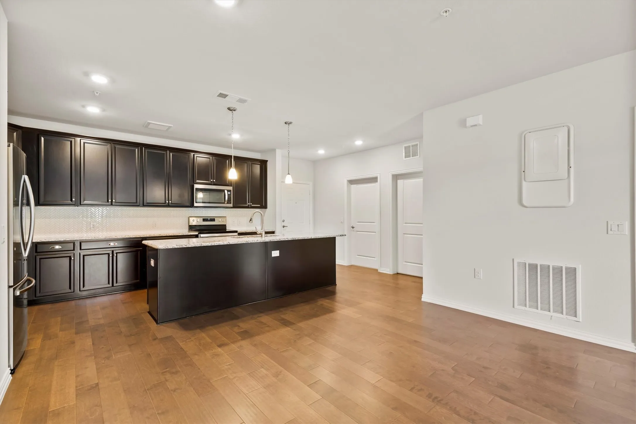 Condominium For Sale in Collin County , 651 N Watters Road 7202, Allen, Texas 75013, 2 Bedroom, 2 Bathroom, 1 Garage spaces, 1,709 Sqft, built in 2019, Preowned, mls#21256447, Real Estate Agent in Allen, Homes For Sale in Collin county, Homes For Sale in Allen, Realtor in Allen Texas, Real Estate Brokerage Independent Realty Texas, Luminita Cordes Realtor