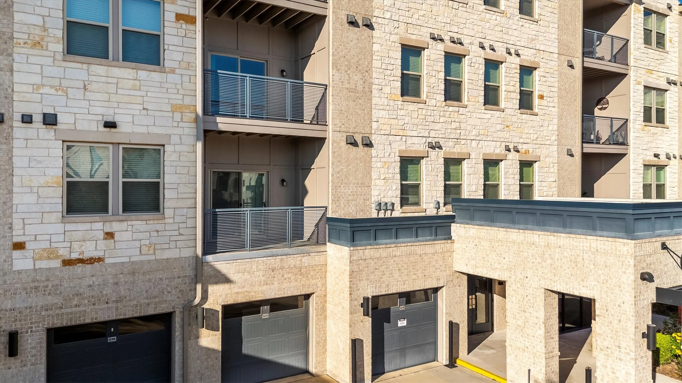 Condominium For Sale in Collin County , 651 N Watters Road 7202, Allen, Texas 75013, 2 Bedroom, 2 Bathroom, 1 Garage spaces, 1,709 Sqft, built in 2019, Preowned, mls#21256447, Real Estate Agent in Allen, Homes For Sale in Collin county, Homes For Sale in Allen, Realtor in Allen Texas, Real Estate Brokerage Independent Realty Texas, Luminita Cordes Realtor