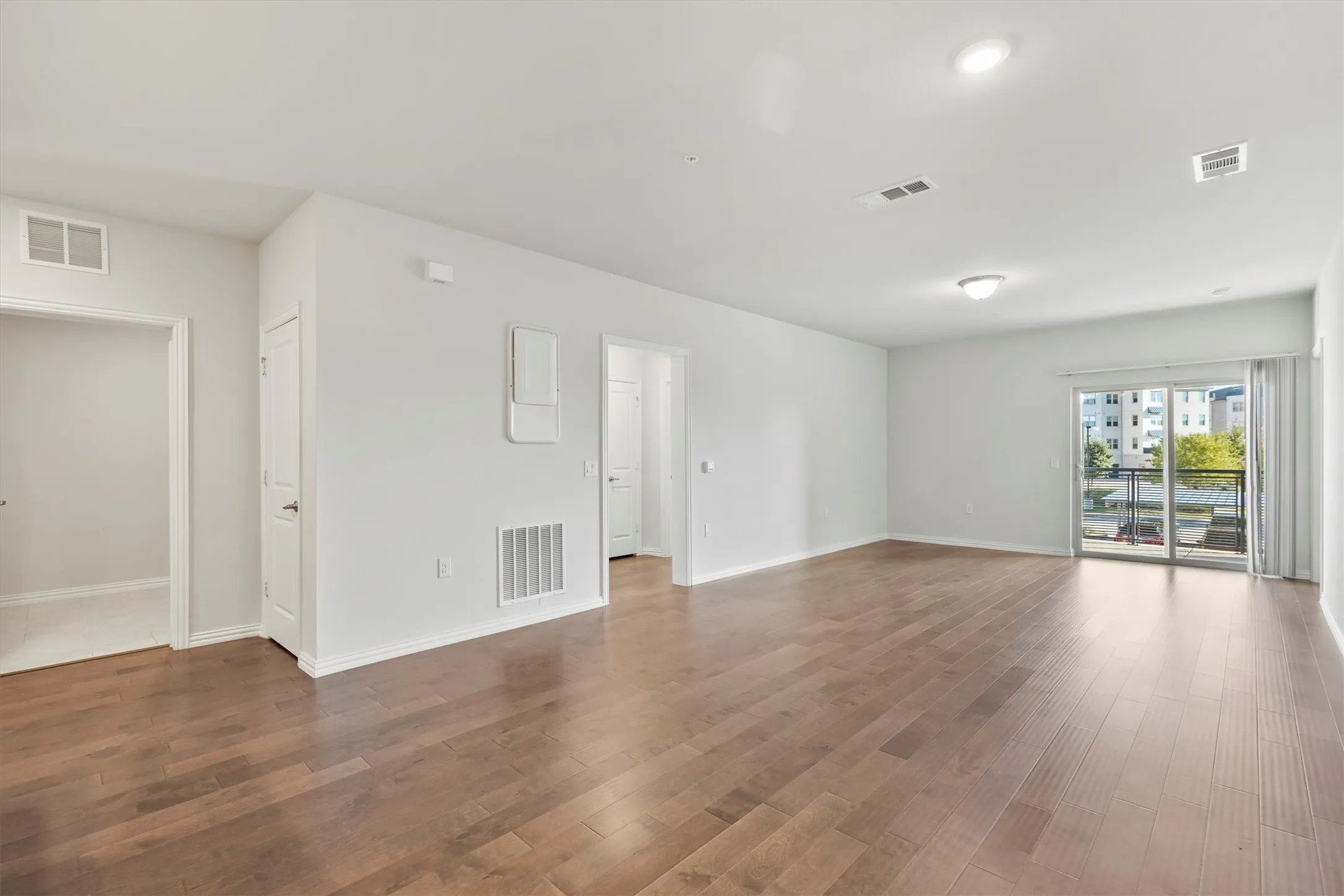 Condominium For Sale in Collin County , 651 N Watters Road 7202, Allen, Texas 75013, 2 Bedroom, 2 Bathroom, 1 Garage spaces, 1,709 Sqft, built in 2019, Preowned, mls#21256447, Real Estate Agent in Allen, Homes For Sale in Collin county, Homes For Sale in Allen, Realtor in Allen Texas, Real Estate Brokerage Independent Realty Texas, Luminita Cordes Realtor