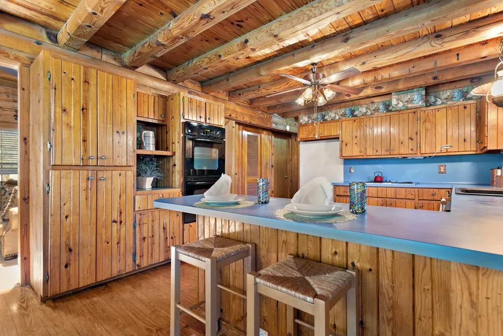 Single Family Residence For Sale in Smith County , 13580 County Road 4200, Lindale, Texas 75771, 3 Bedroom, 2 Bathroom, 1 Garage spaces, 1,425 Sqft, built in 1985, mls#21256378, Real Estate Agent in Lindale, Homes For Sale in Smith county, Homes For Sale in Lindale, Realtor in Lindale Texas, Real Estate Brokerage Independent Realty Texas, Luminita Cordes Realtor