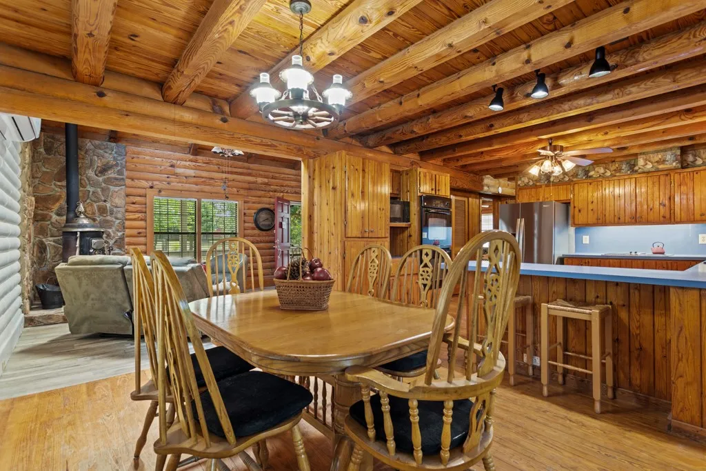 Single Family Residence For Sale in Smith County , 13580 County Road 4200, Lindale, Texas 75771, 3 Bedroom, 2 Bathroom, 1 Garage spaces, 1,425 Sqft, built in 1985, mls#21256378, Real Estate Agent in Lindale, Homes For Sale in Smith county, Homes For Sale in Lindale, Realtor in Lindale Texas, Real Estate Brokerage Independent Realty Texas, Luminita Cordes Realtor