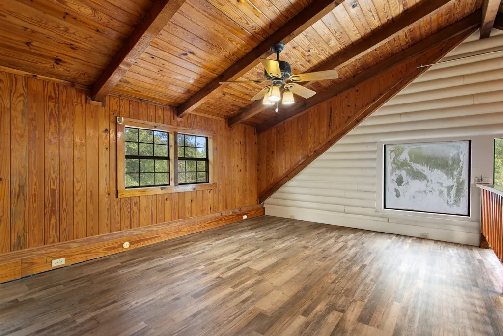 Single Family Residence For Sale in Smith County , 13580 County Road 4200, Lindale, Texas 75771, 3 Bedroom, 2 Bathroom, 1 Garage spaces, 1,425 Sqft, built in 1985, mls#21256378, Real Estate Agent in Lindale, Homes For Sale in Smith county, Homes For Sale in Lindale, Realtor in Lindale Texas, Real Estate Brokerage Independent Realty Texas, Luminita Cordes Realtor