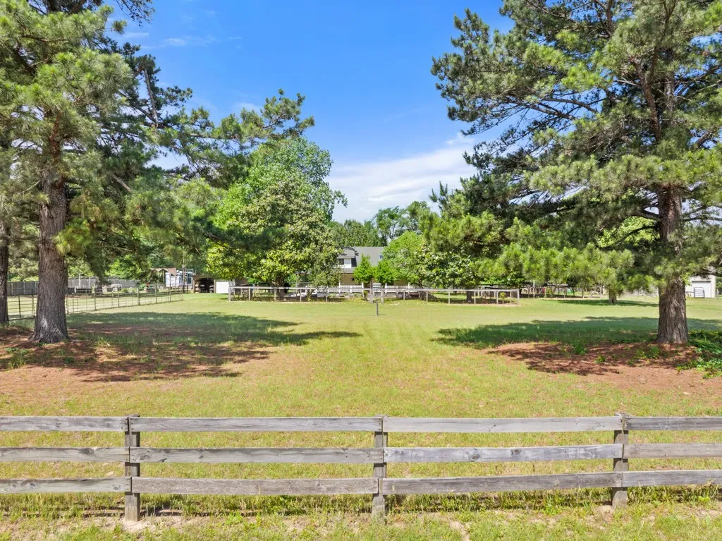 Single Family Residence For Sale in Smith County , 13580 County Road 4200, Lindale, Texas 75771, 3 Bedroom, 2 Bathroom, 1 Garage spaces, 1,425 Sqft, built in 1985, mls#21256378, Real Estate Agent in Lindale, Homes For Sale in Smith county, Homes For Sale in Lindale, Realtor in Lindale Texas, Real Estate Brokerage Independent Realty Texas, Luminita Cordes Realtor